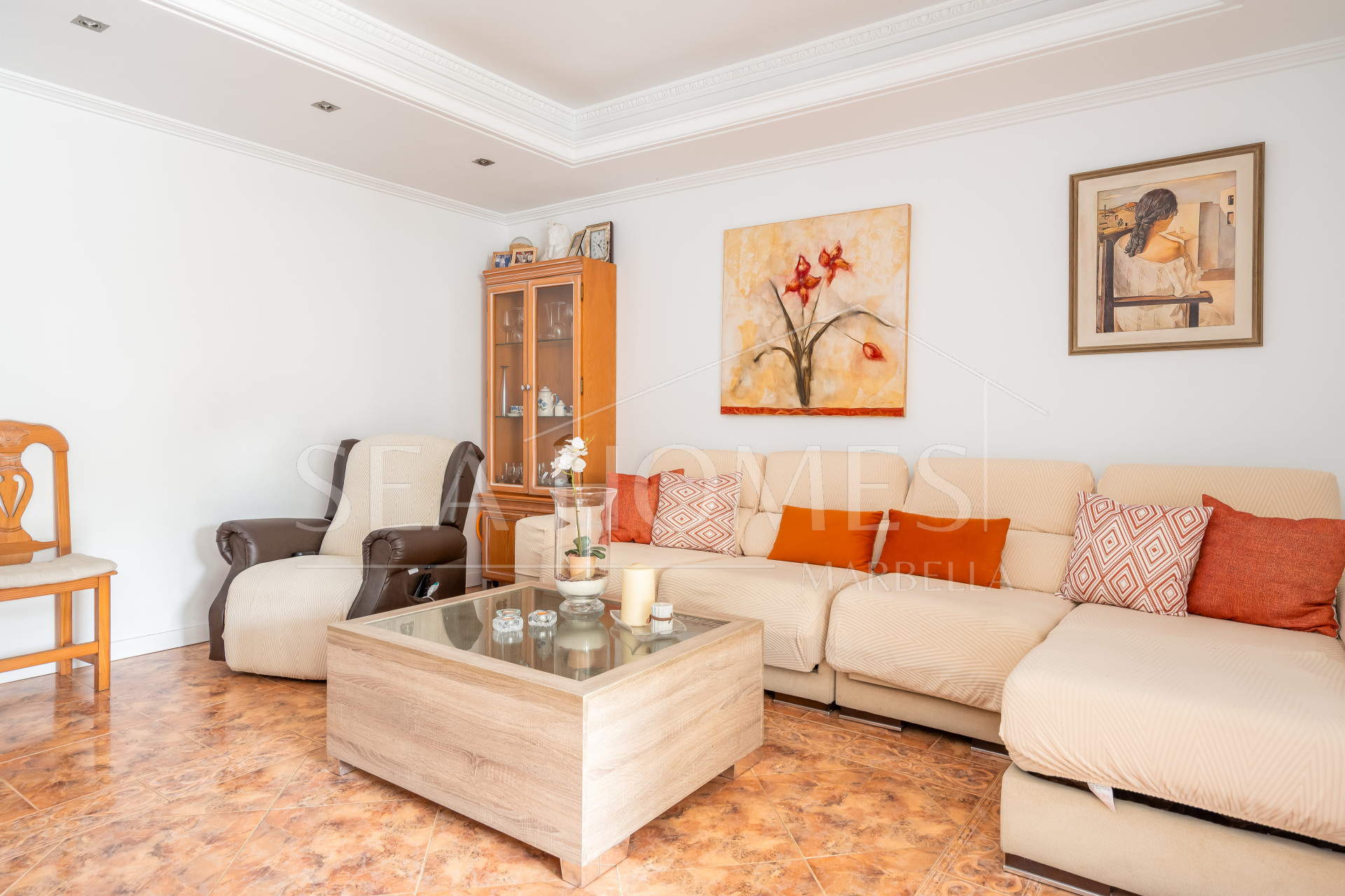 Elegant Ground Floor 3-Bedroom Apartment in Prime Nueva Andalucía Location