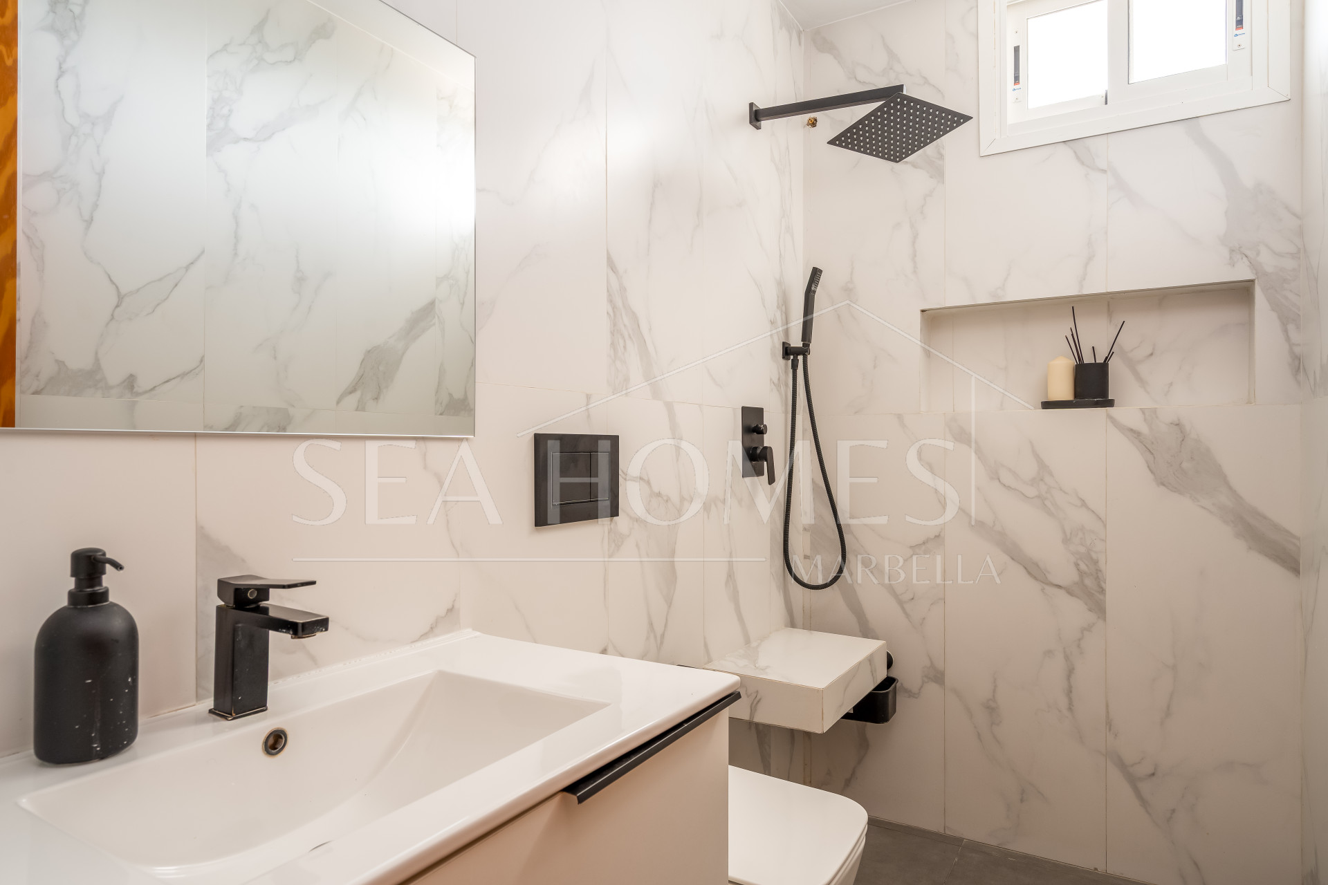 Elegant Ground Floor 3-Bedroom Apartment in Prime Nueva Andalucía Location