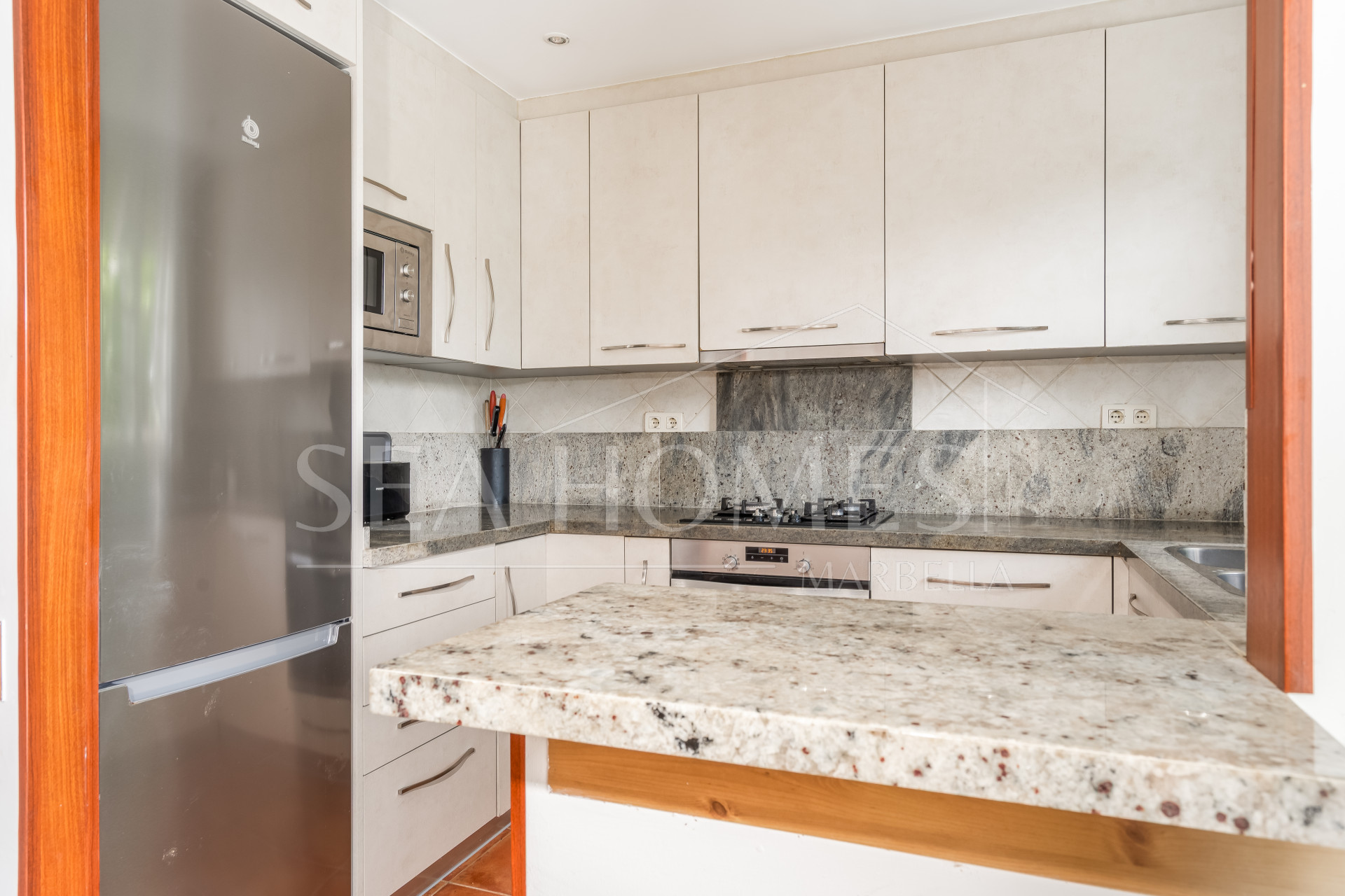 Elegant Ground Floor 3-Bedroom Apartment in Prime Nueva Andalucía Location