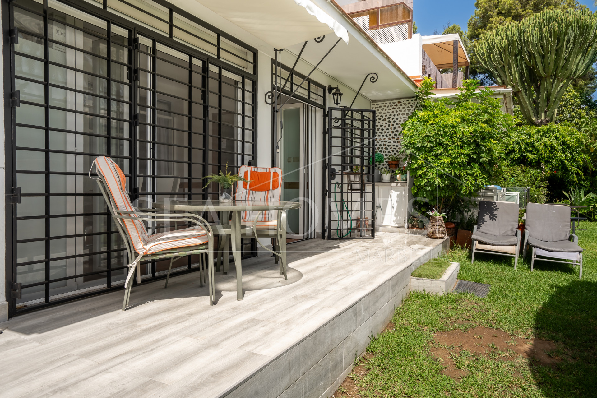 Elegant Ground Floor 3-Bedroom Apartment in Prime Nueva Andalucía Location