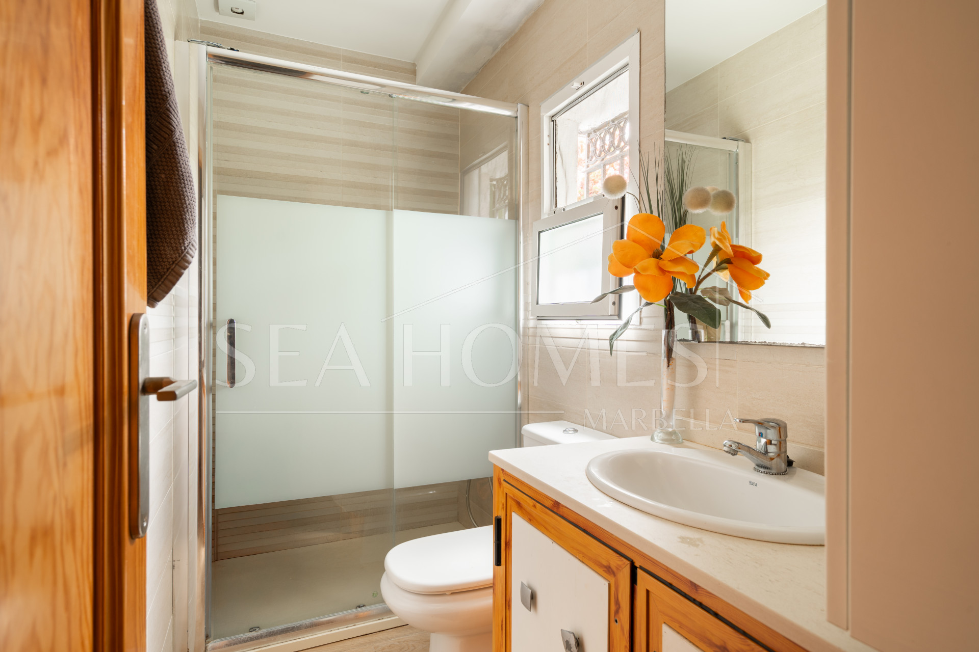 Elegant Ground Floor 3-Bedroom Apartment in Prime Nueva Andalucía Location