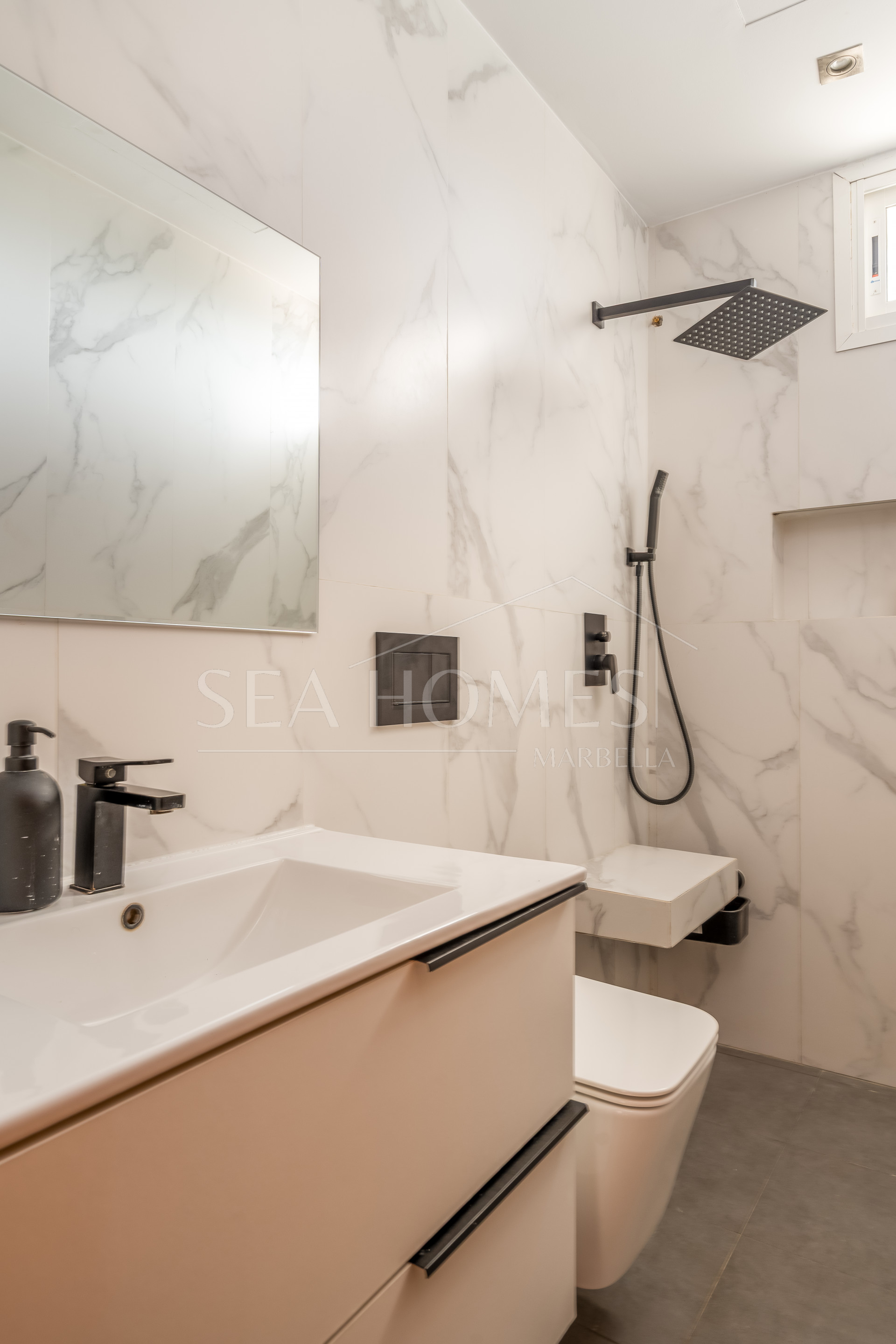 Elegant Ground Floor 3-Bedroom Apartment in Prime Nueva Andalucía Location