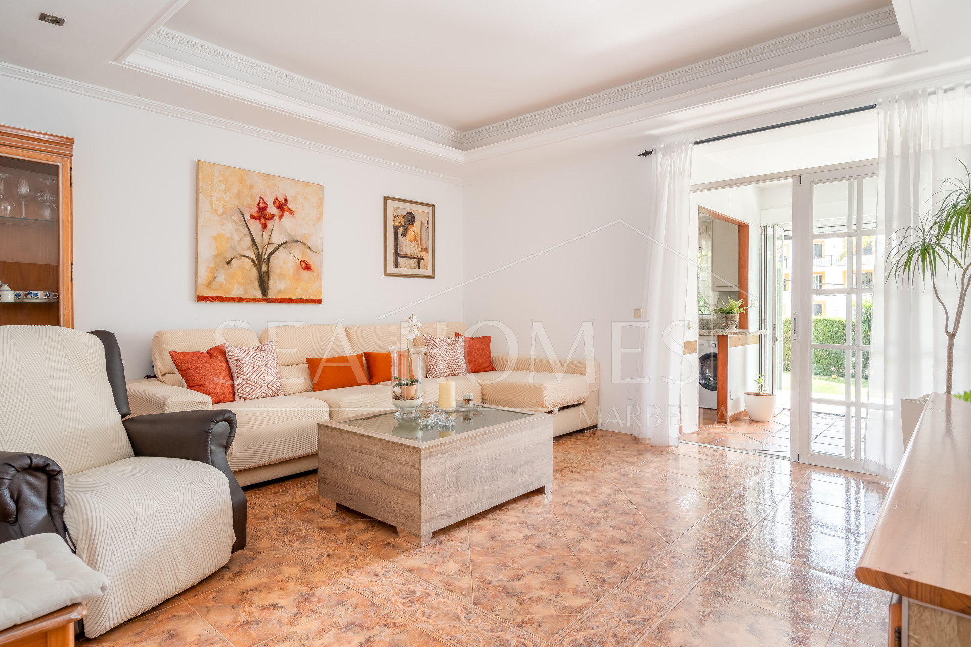 Elegant Ground Floor 3-Bedroom Apartment in Prime Nueva Andalucía Location