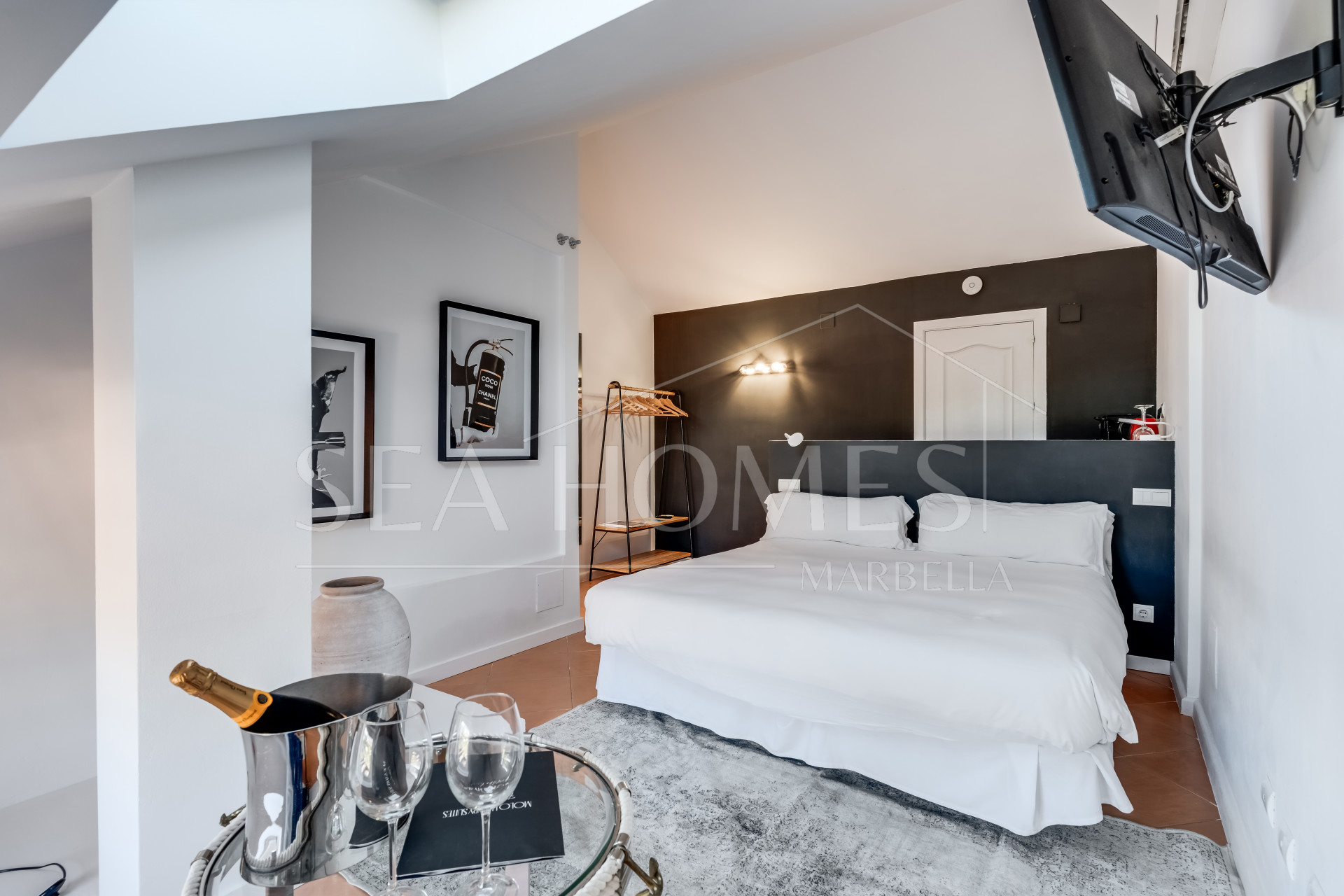 Incredible property with panoramic views!