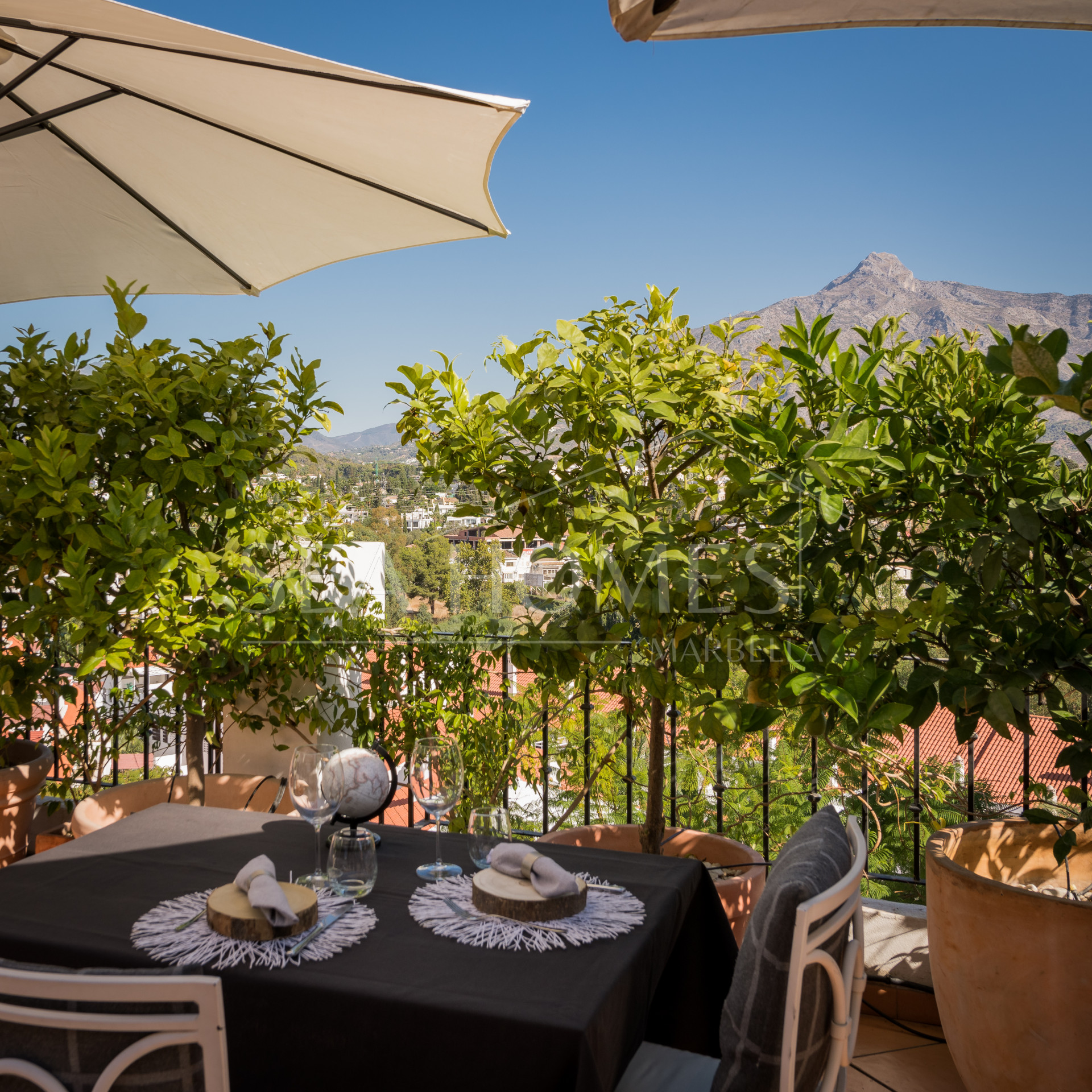 Incredible property with panoramic views!