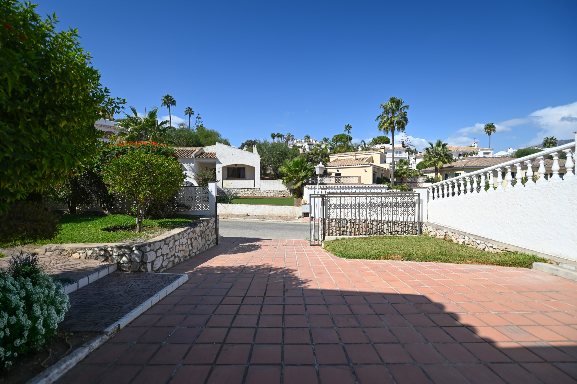 **Wunderschöne ebenerdige Villa mit privatem Pool – Fuengirola / Cerros del Águila**