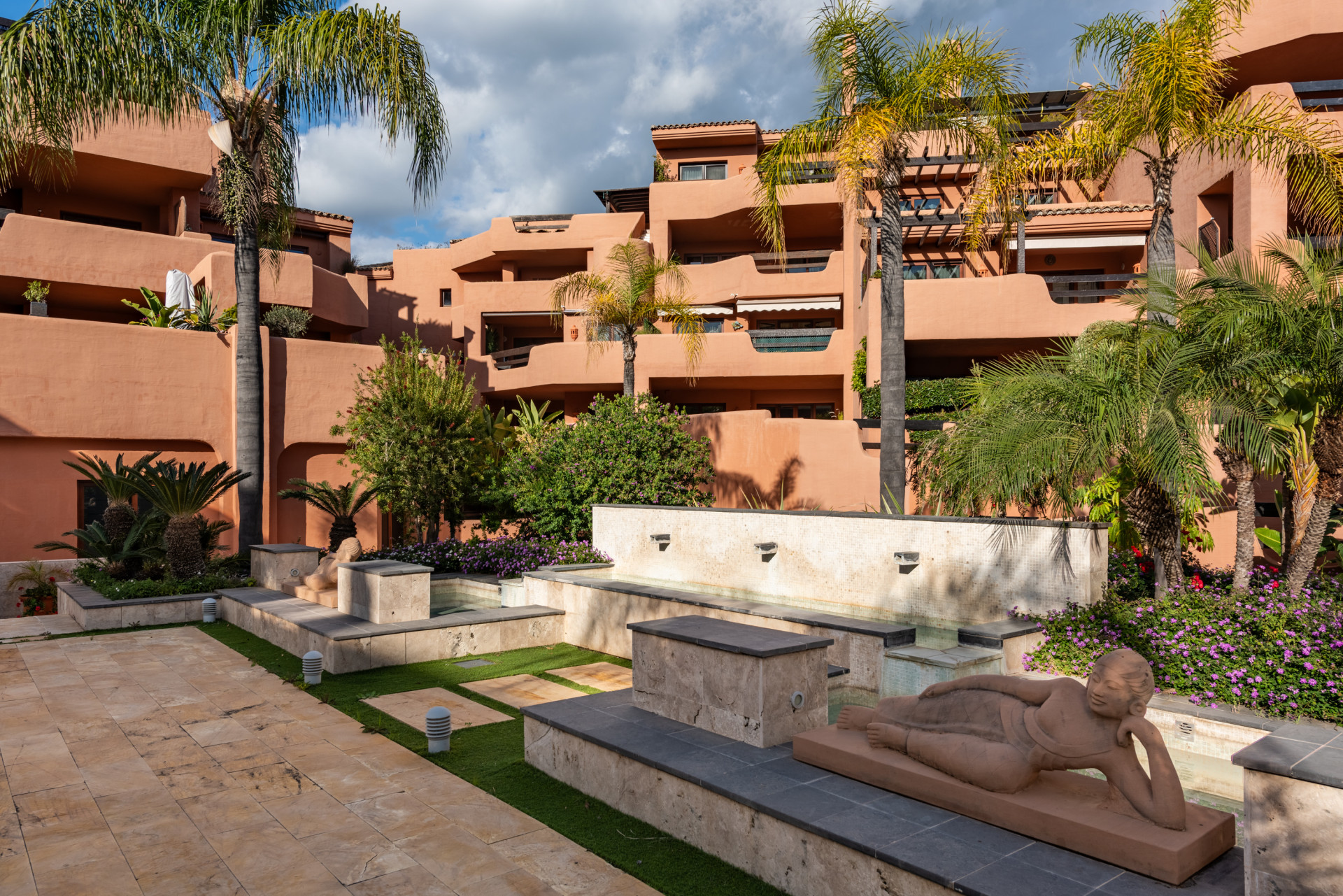 Image {index}: Apartment For sale, Estepona, €1,100,000 [830-00351P]