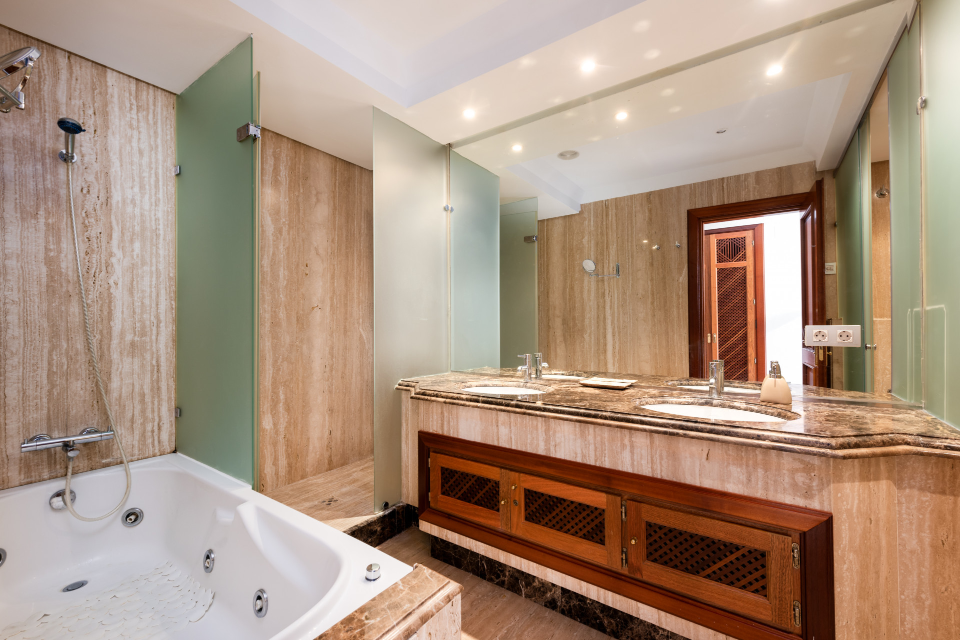 Image {index}: Apartment For sale, Estepona, €1,100,000 [830-00351P]