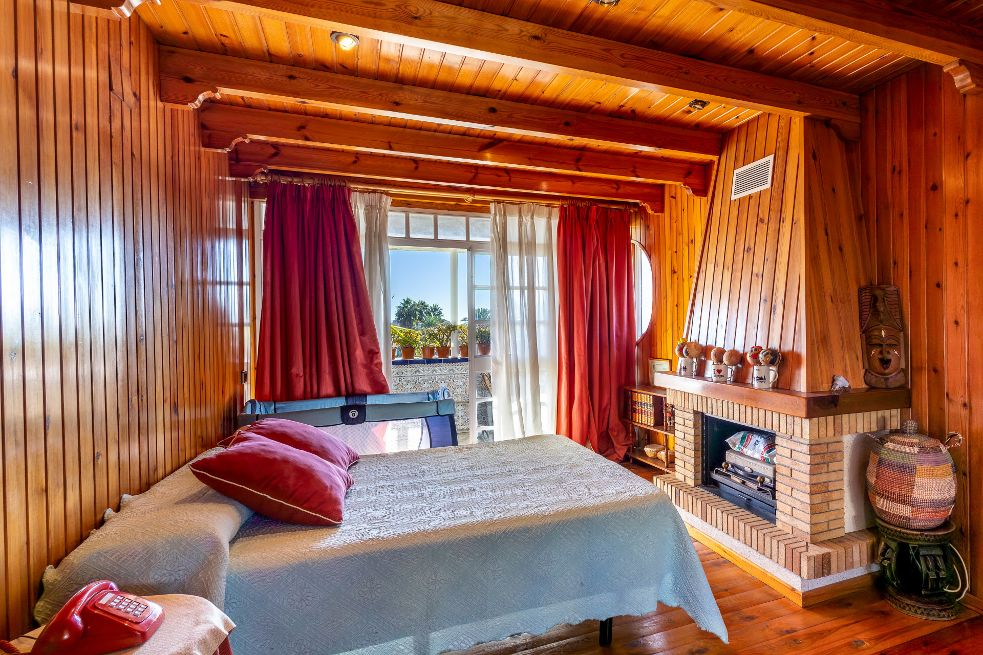 Spacious triplex with 5 bedrooms