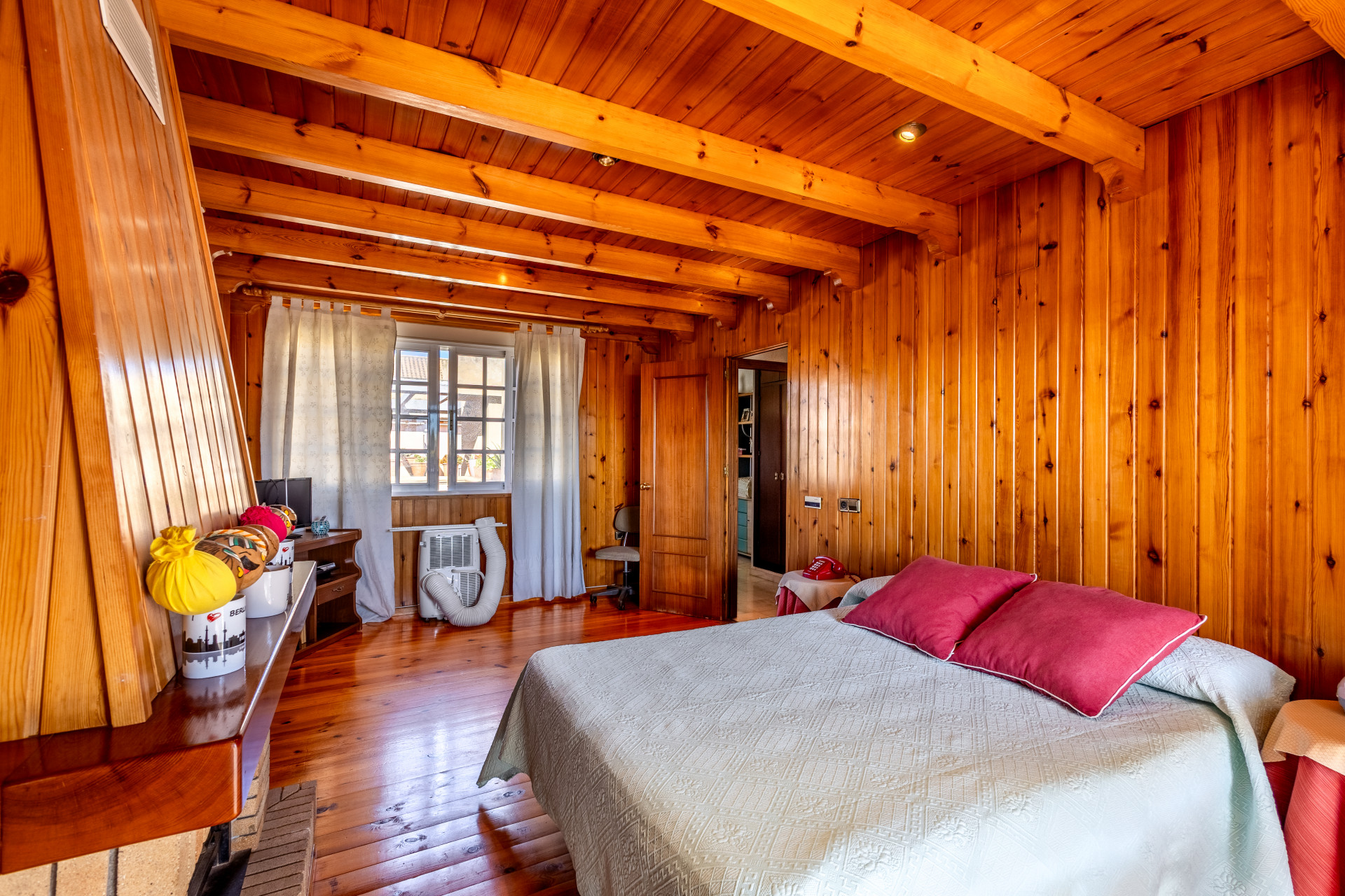 Spacious triplex with 5 bedrooms