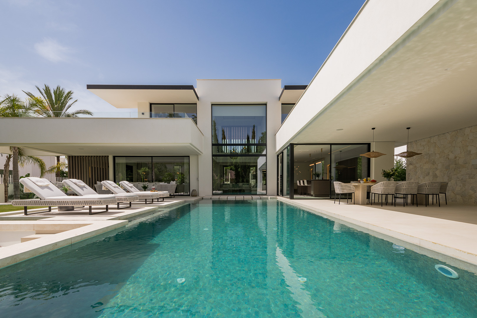 Villa zum Verkauf in Nueva Andalucia, Costa del Sol