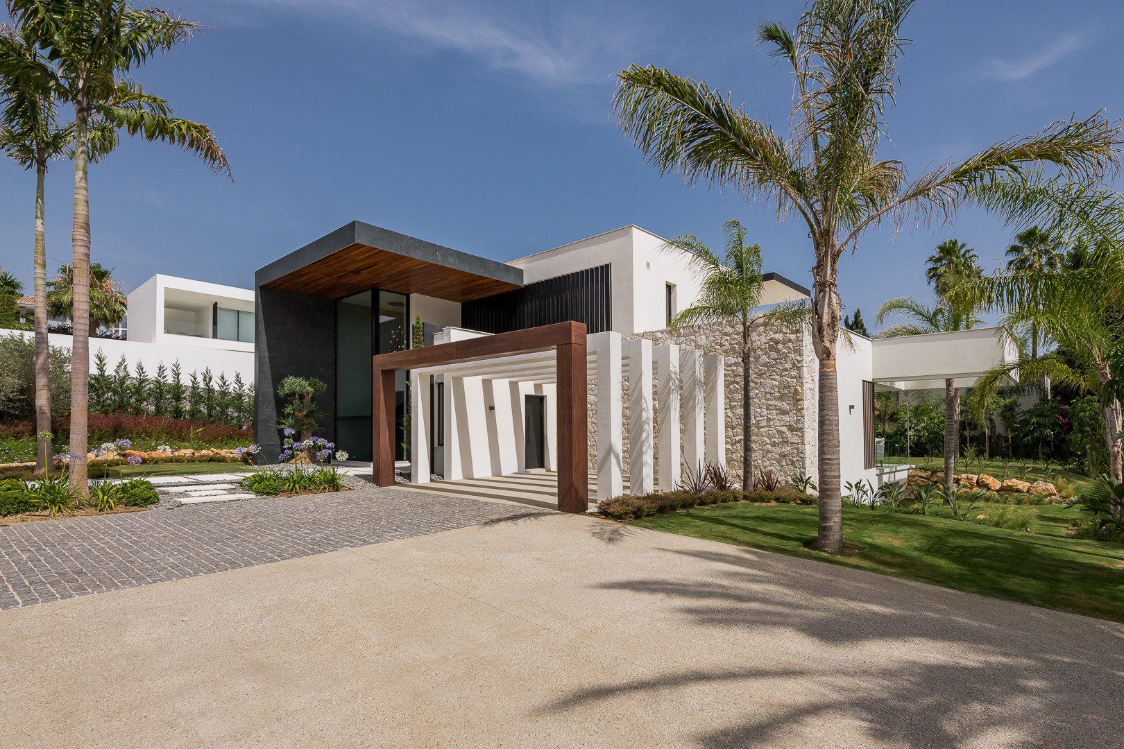 Villa zum Verkauf in Nueva Andalucia, Costa del Sol