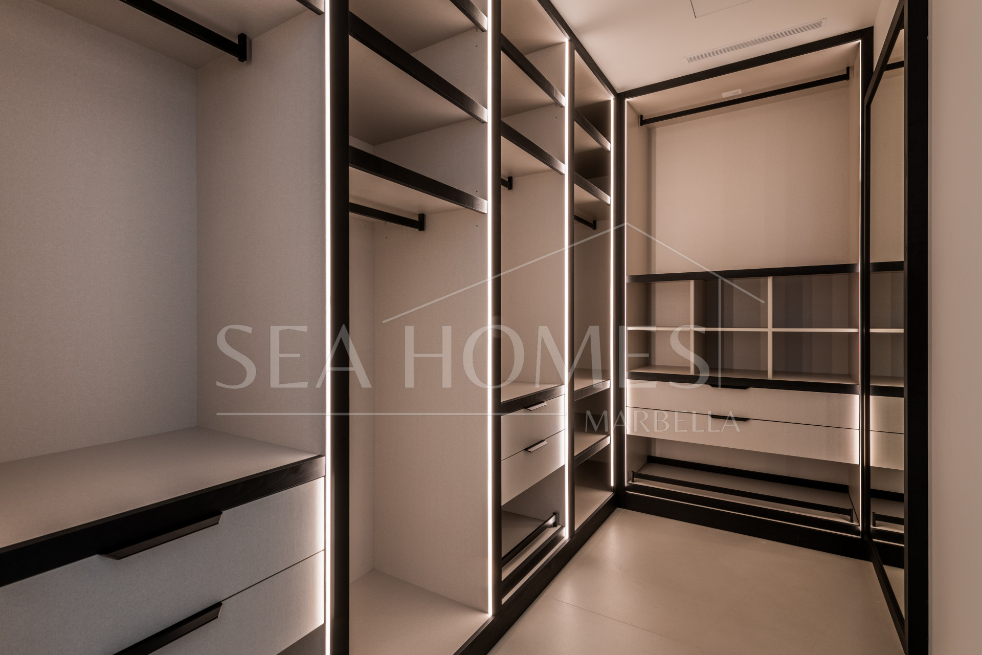 Modern Luxury Villa in Nueva Andalucia