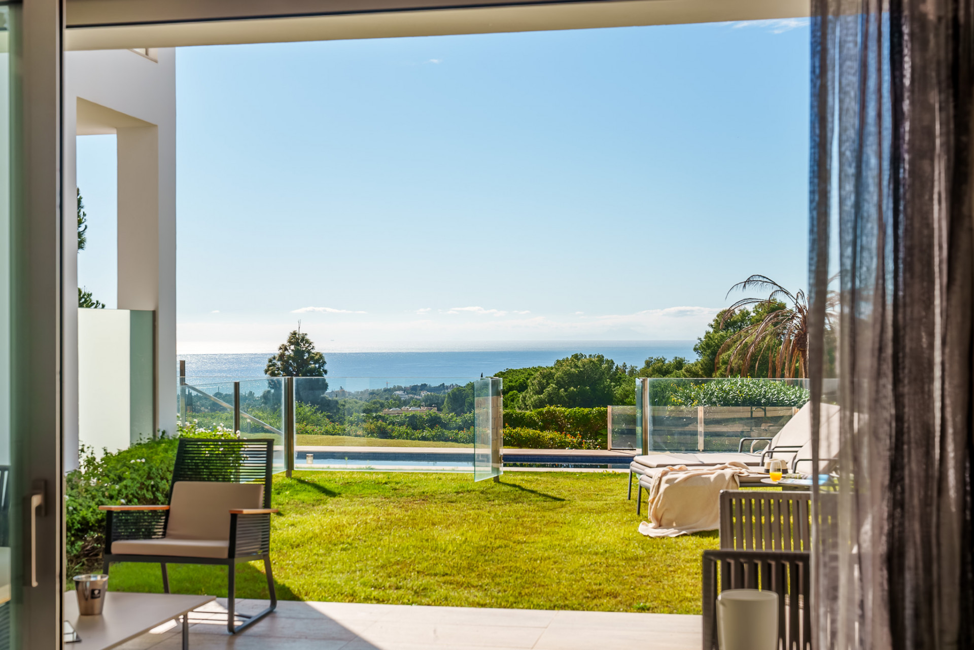 Prime location and fantastic sea views