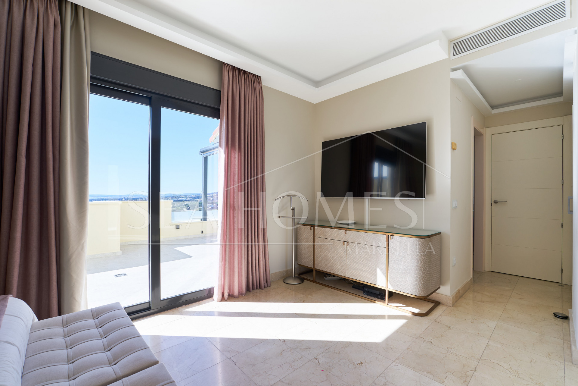 Luxurious Penthouse in Los Flamingos, Estepona with Panoramic Views