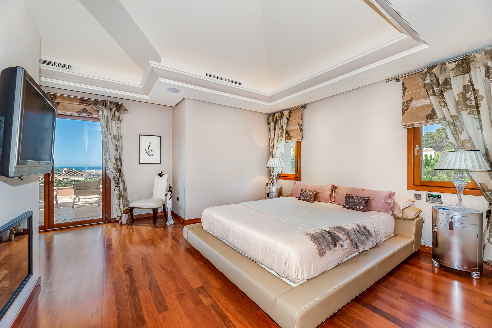 Elegant frontline golf villa Marbella Club a luxury Single Family Home for sale in Marbella