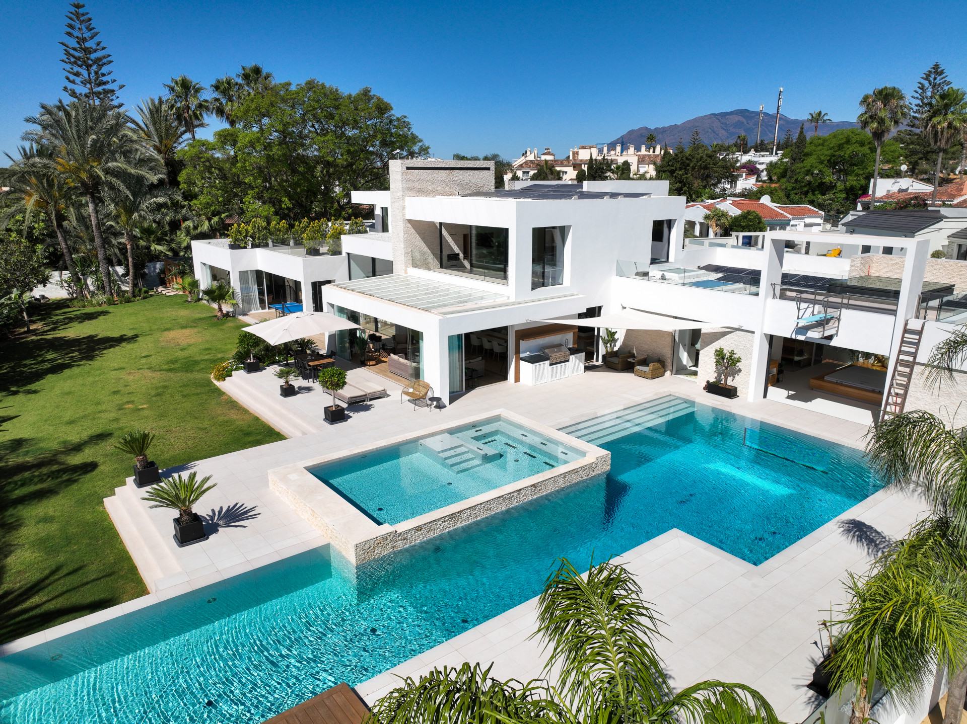 12-комн. townhouse, Estepona