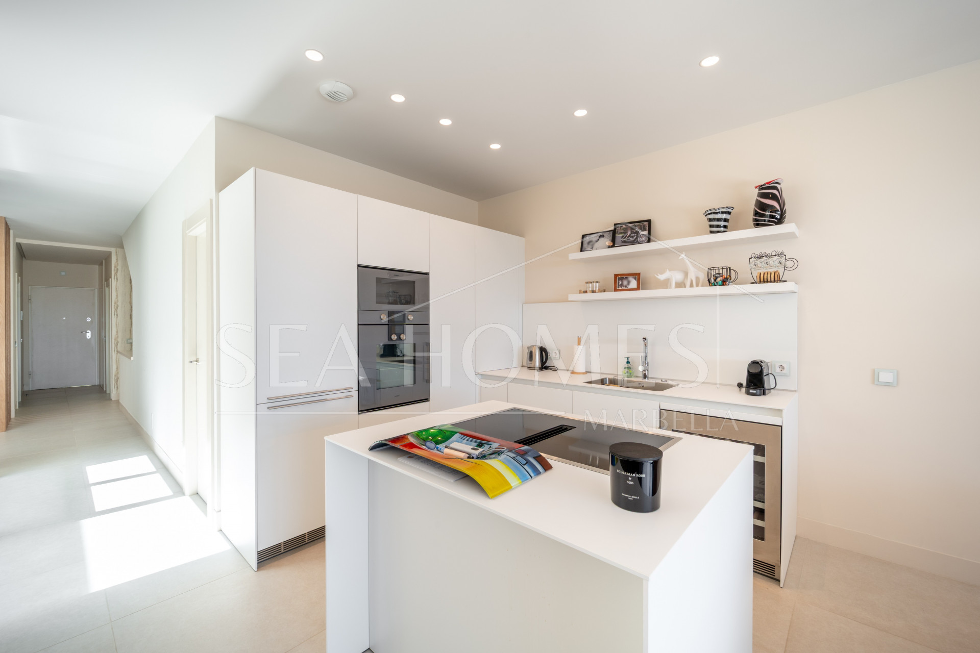 EXCLUSIVE BEACHSIDE TOWNHOUSE WITH PRIVATE POOL AND PANORAMIC SEA VIEWS