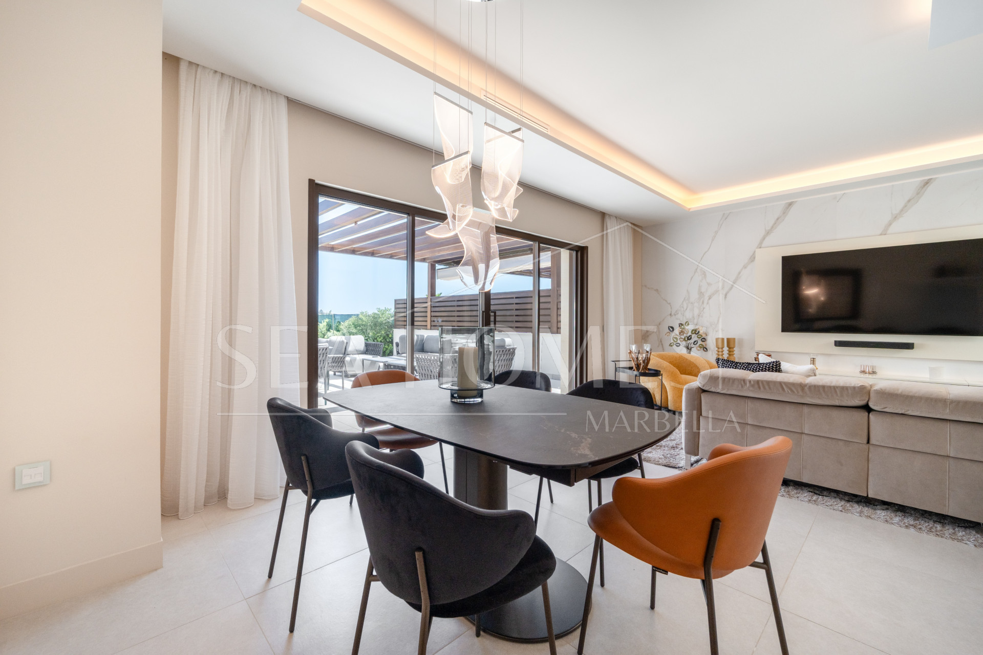 EXCLUSIVE BEACHSIDE TOWNHOUSE WITH PRIVATE POOL AND PANORAMIC SEA VIEWS