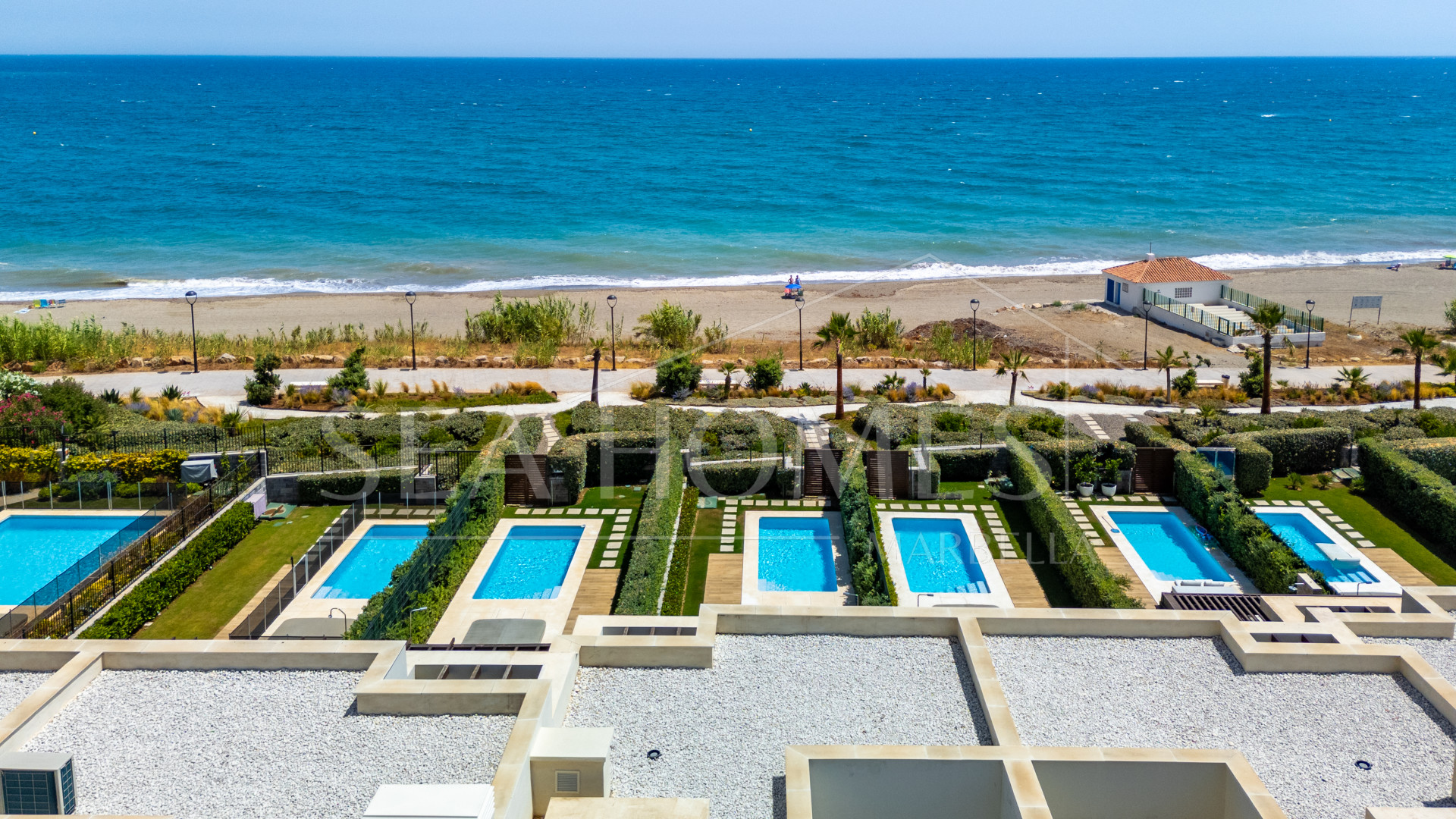 EXCLUSIVE BEACHSIDE TOWNHOUSE WITH PRIVATE POOL AND PANORAMIC SEA VIEWS