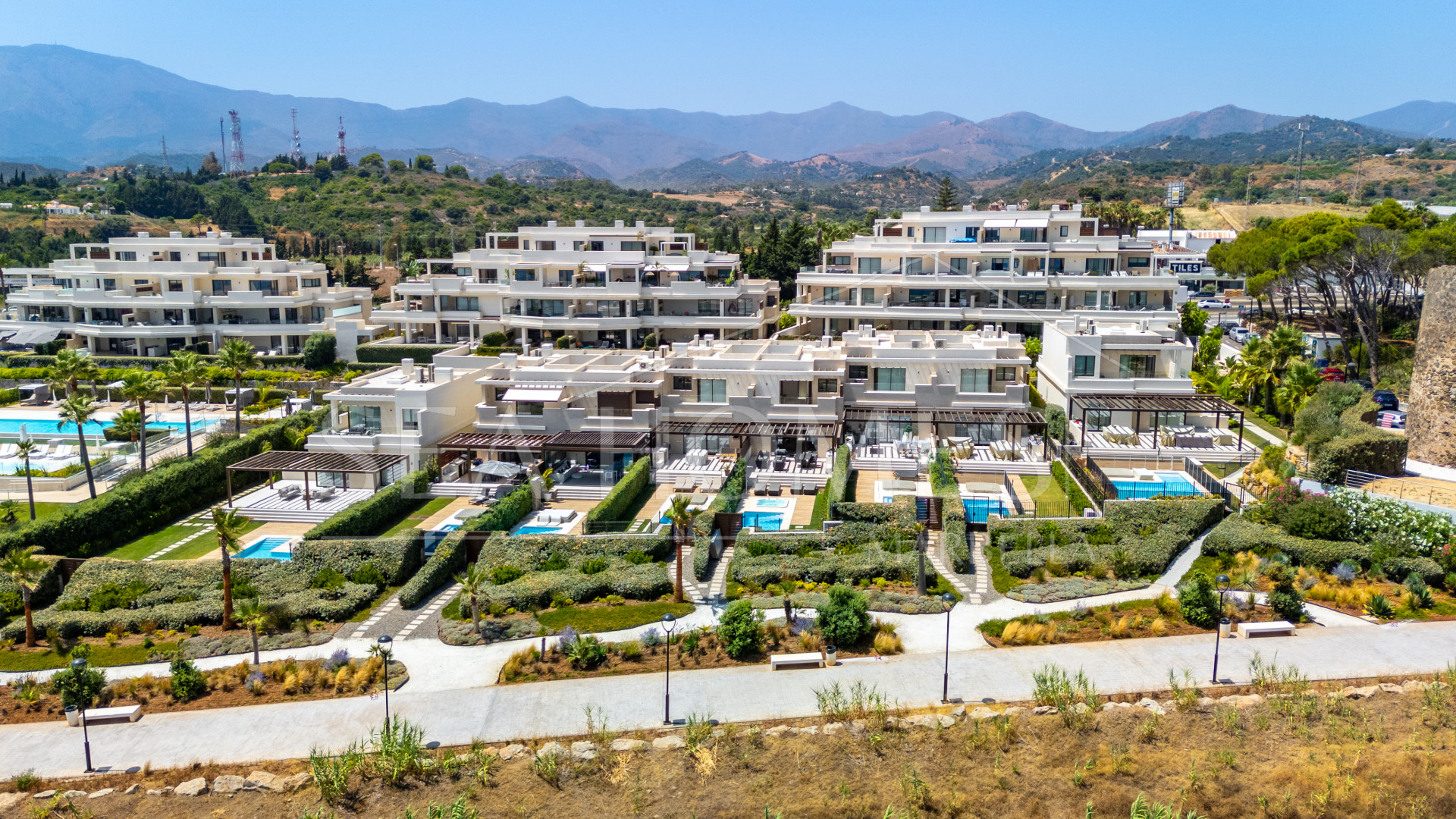 EXCLUSIVE BEACHSIDE TOWNHOUSE WITH PRIVATE POOL AND PANORAMIC SEA VIEWS