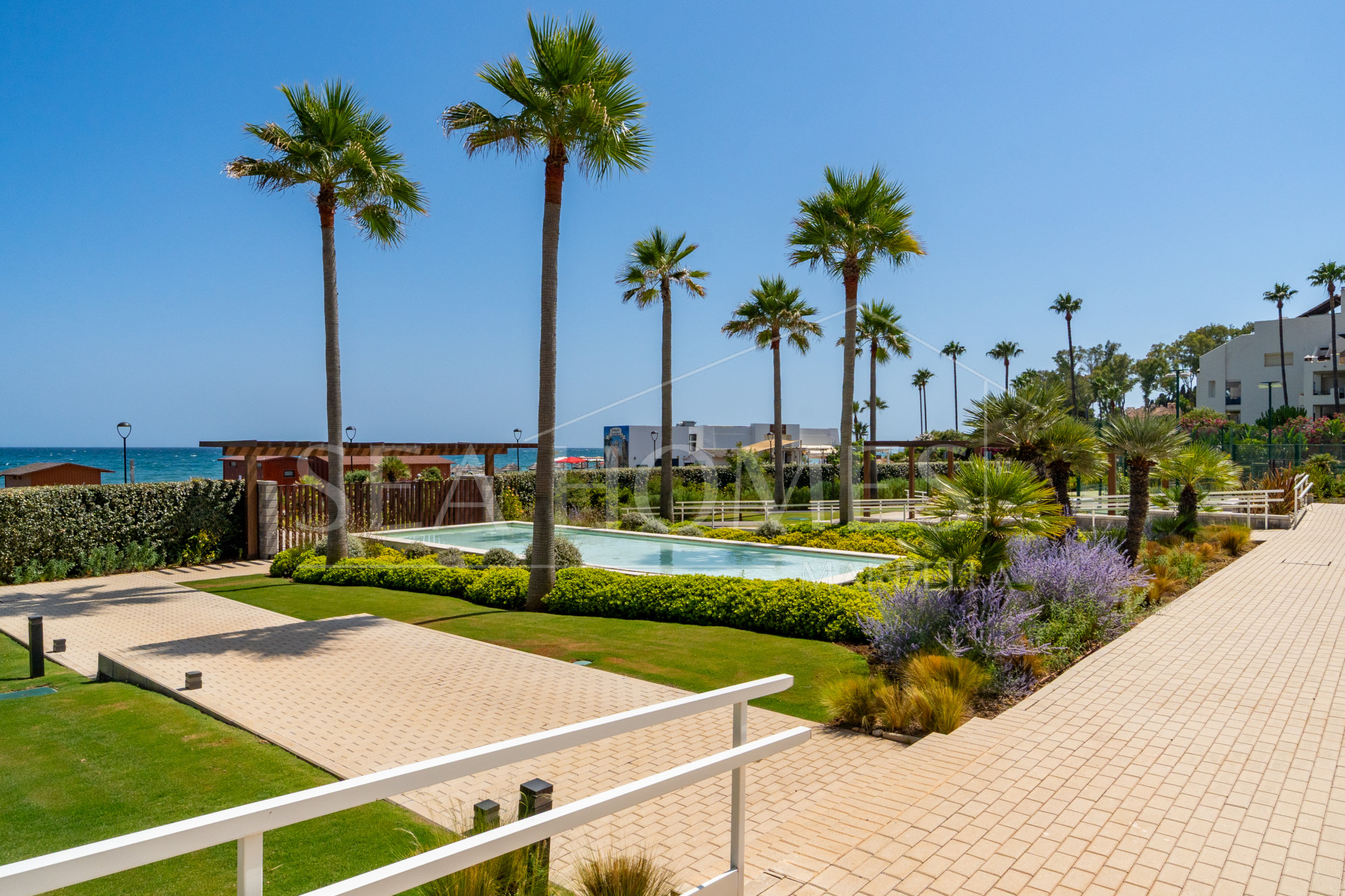 EXCLUSIVE BEACHSIDE TOWNHOUSE WITH PRIVATE POOL AND PANORAMIC SEA VIEWS
