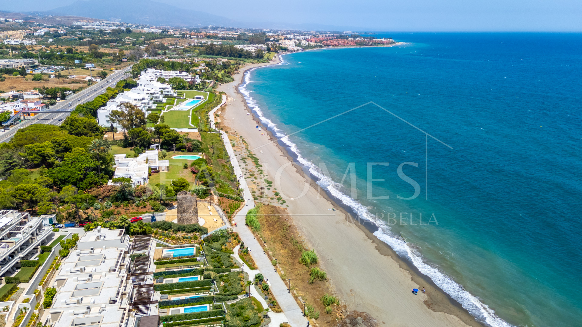 EXCLUSIVE BEACHSIDE TOWNHOUSE WITH PRIVATE POOL AND PANORAMIC SEA VIEWS