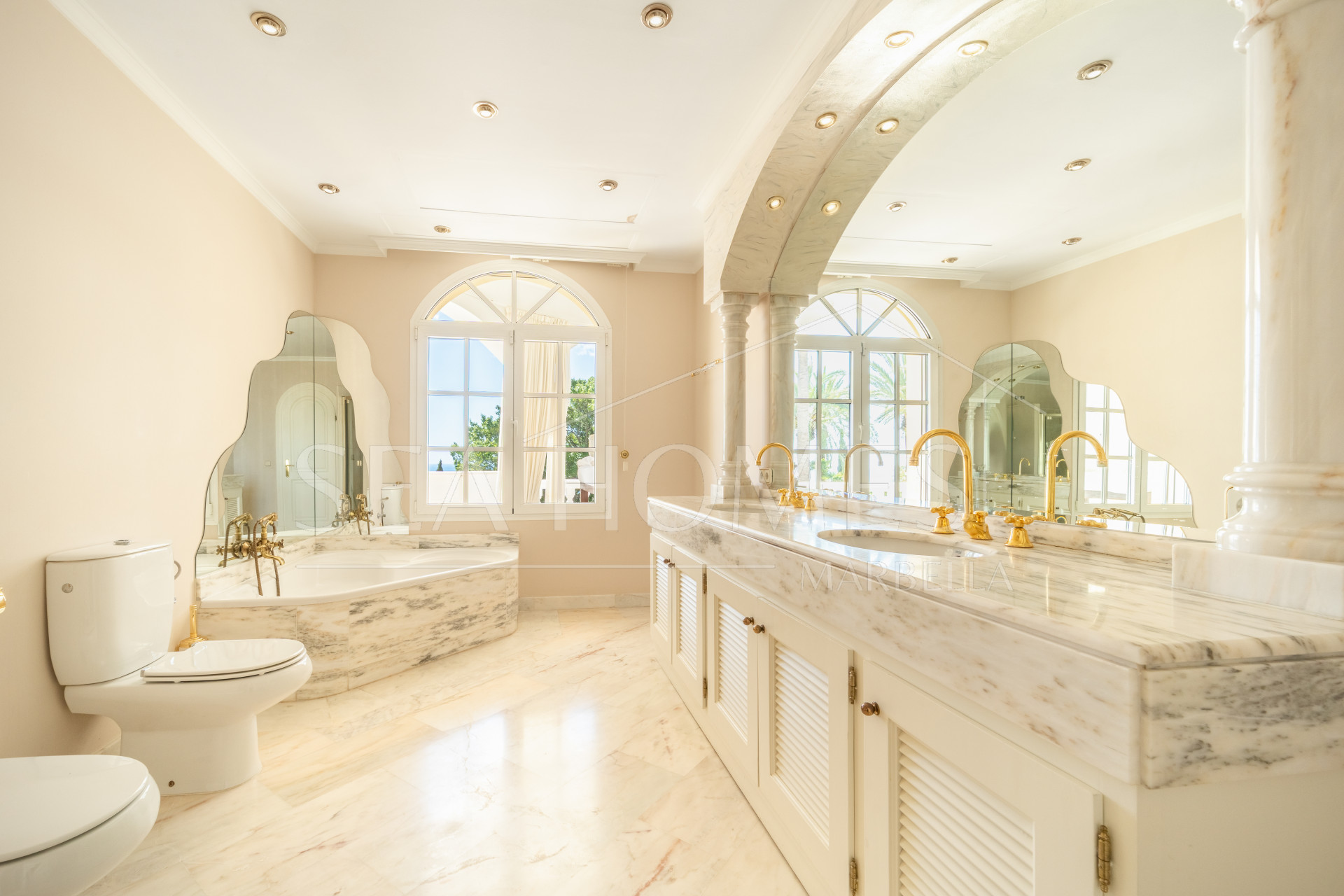 SPECTACULAR PRIVATE ESTATE WITH PANORAMIC VIEWS AND DEVELOPMENT POTENTIAL IN CASCADA DE CAMOJÁN