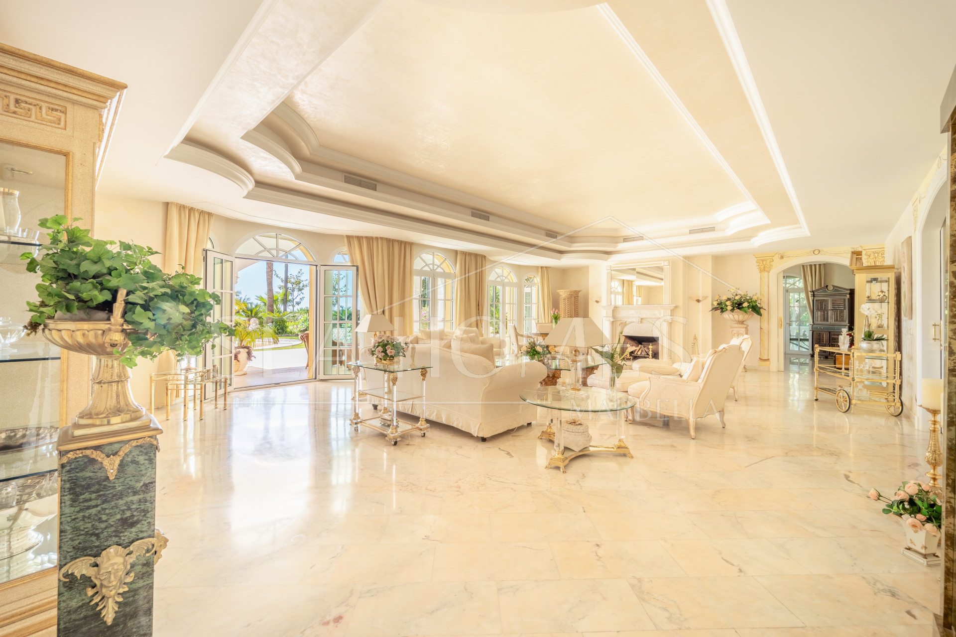 SPECTACULAR PRIVATE ESTATE WITH PANORAMIC VIEWS AND DEVELOPMENT POTENTIAL IN CASCADA DE CAMOJÁN