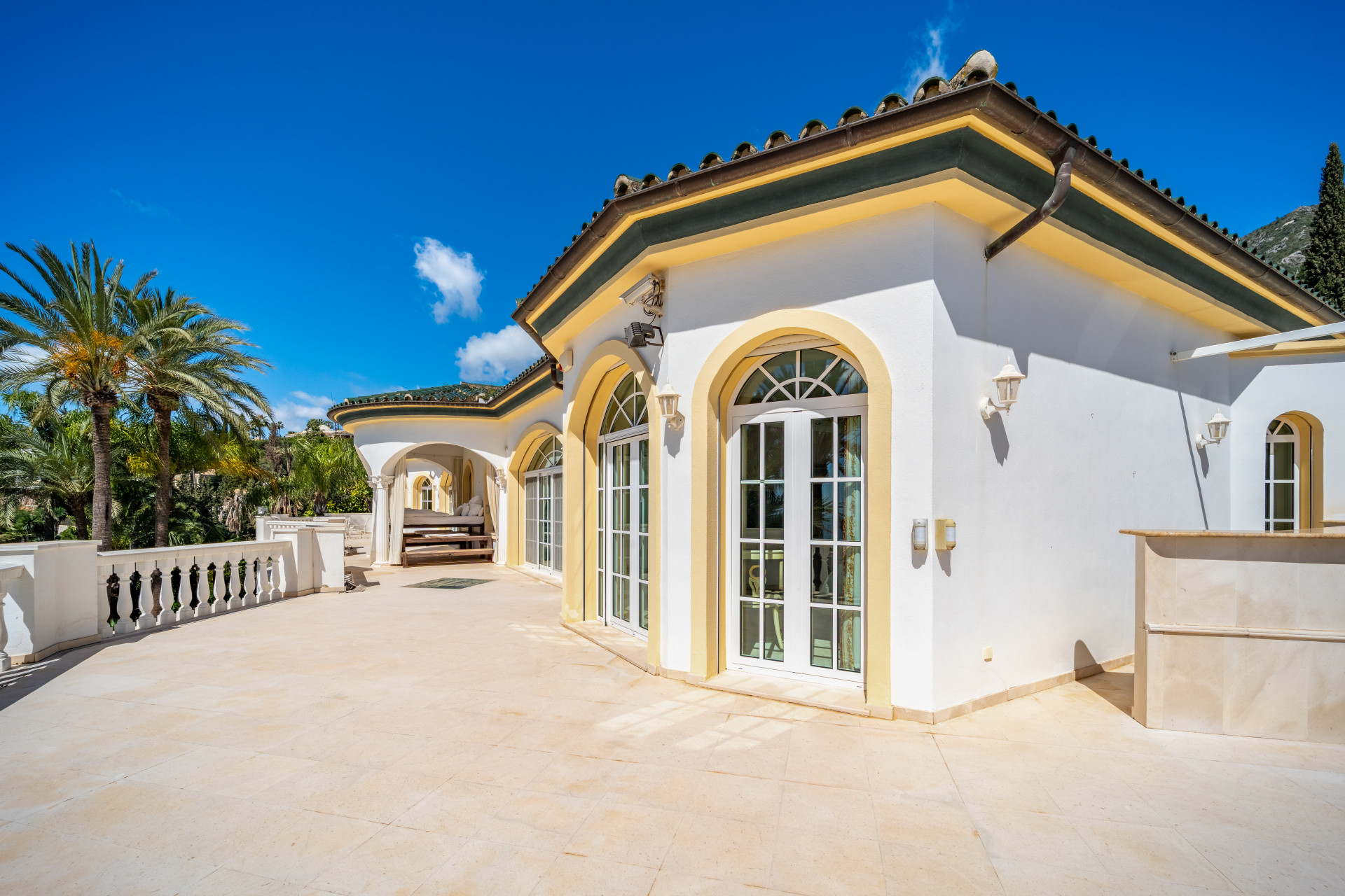 Unique property with 3 villas and panoramic sea views in Cascada de Camoján