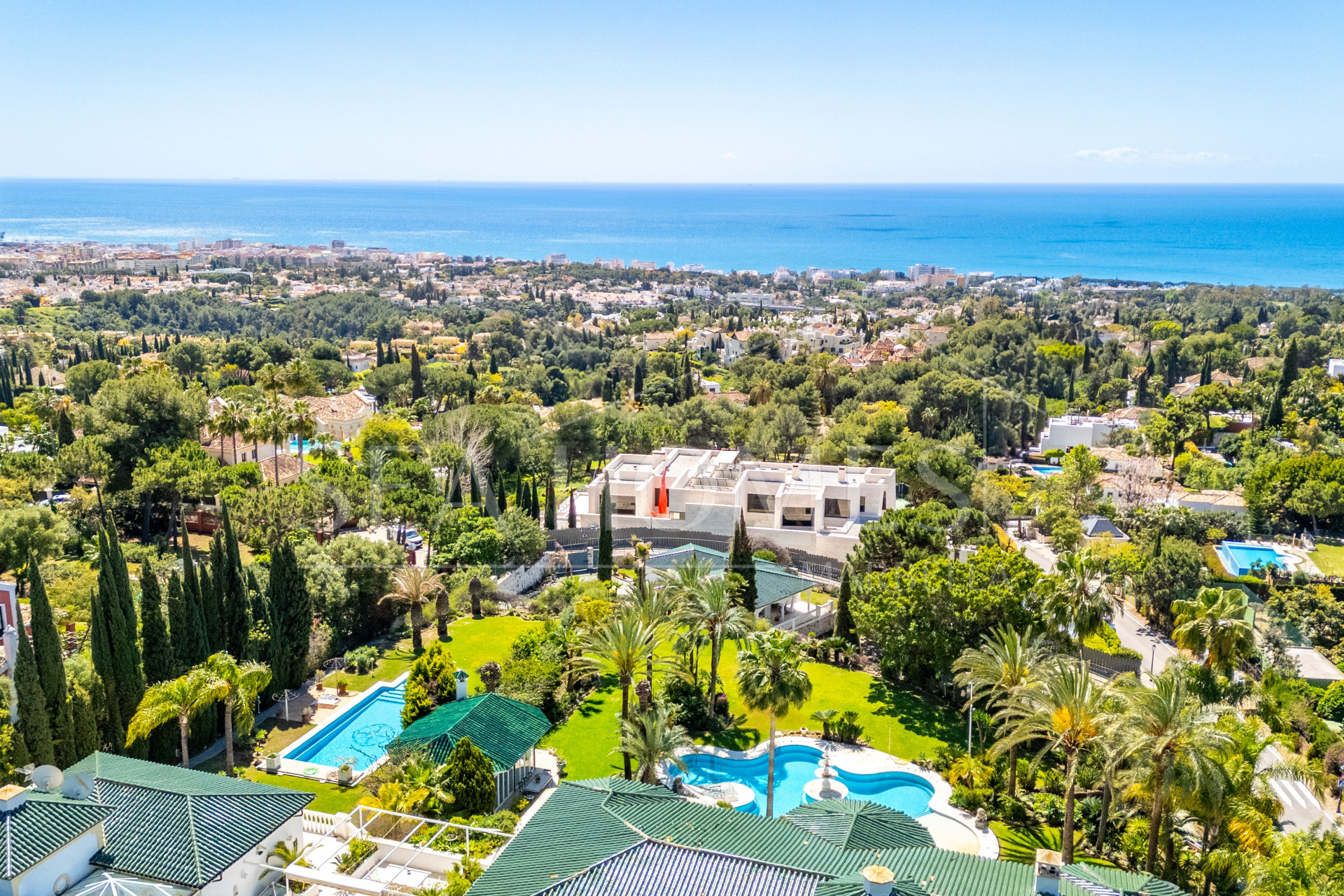 SPECTACULAR PRIVATE ESTATE WITH PANORAMIC VIEWS AND DEVELOPMENT POTENTIAL IN CASCADA DE CAMOJÁN