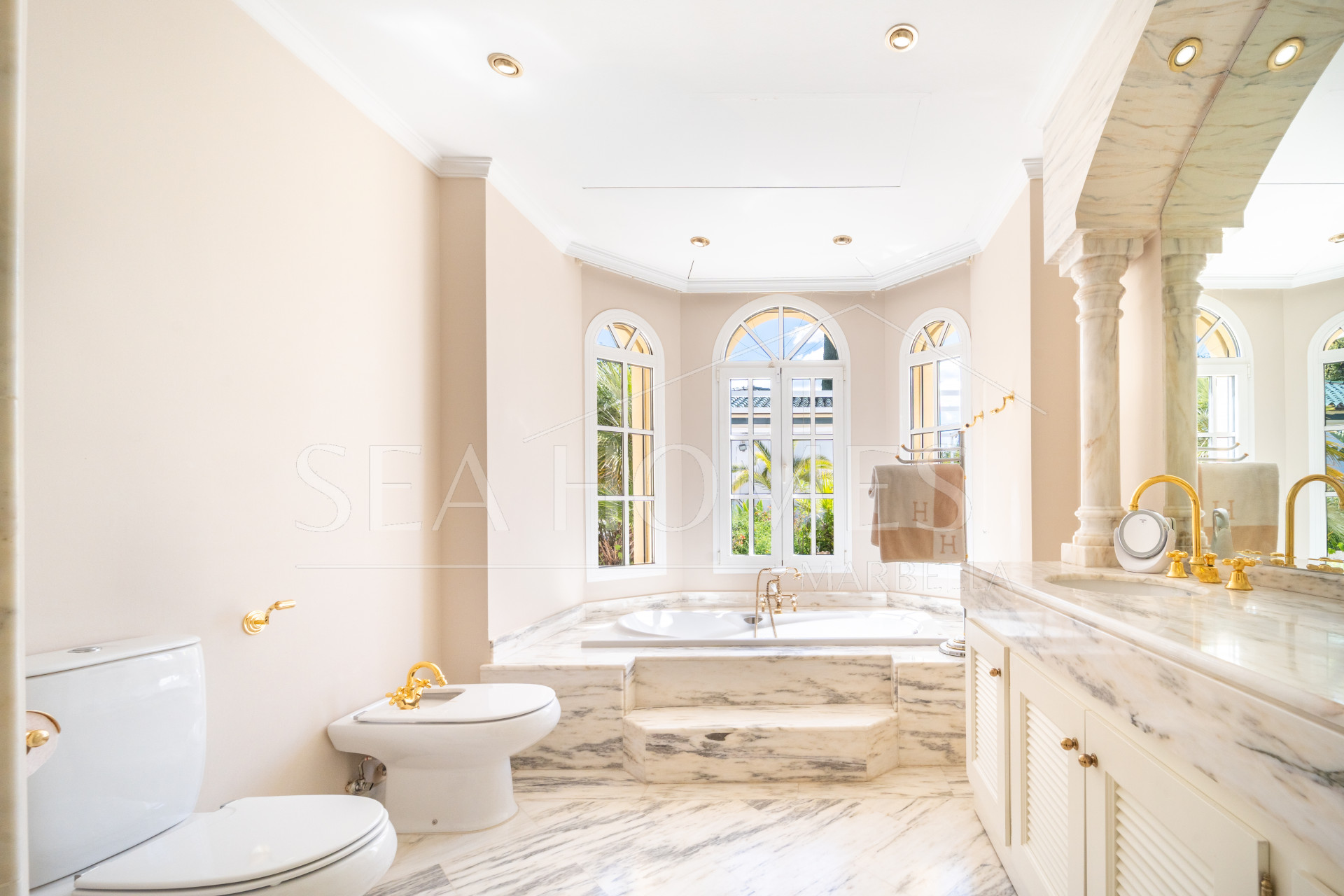 SPECTACULAR PRIVATE ESTATE WITH PANORAMIC VIEWS AND DEVELOPMENT POTENTIAL IN CASCADA DE CAMOJÁN