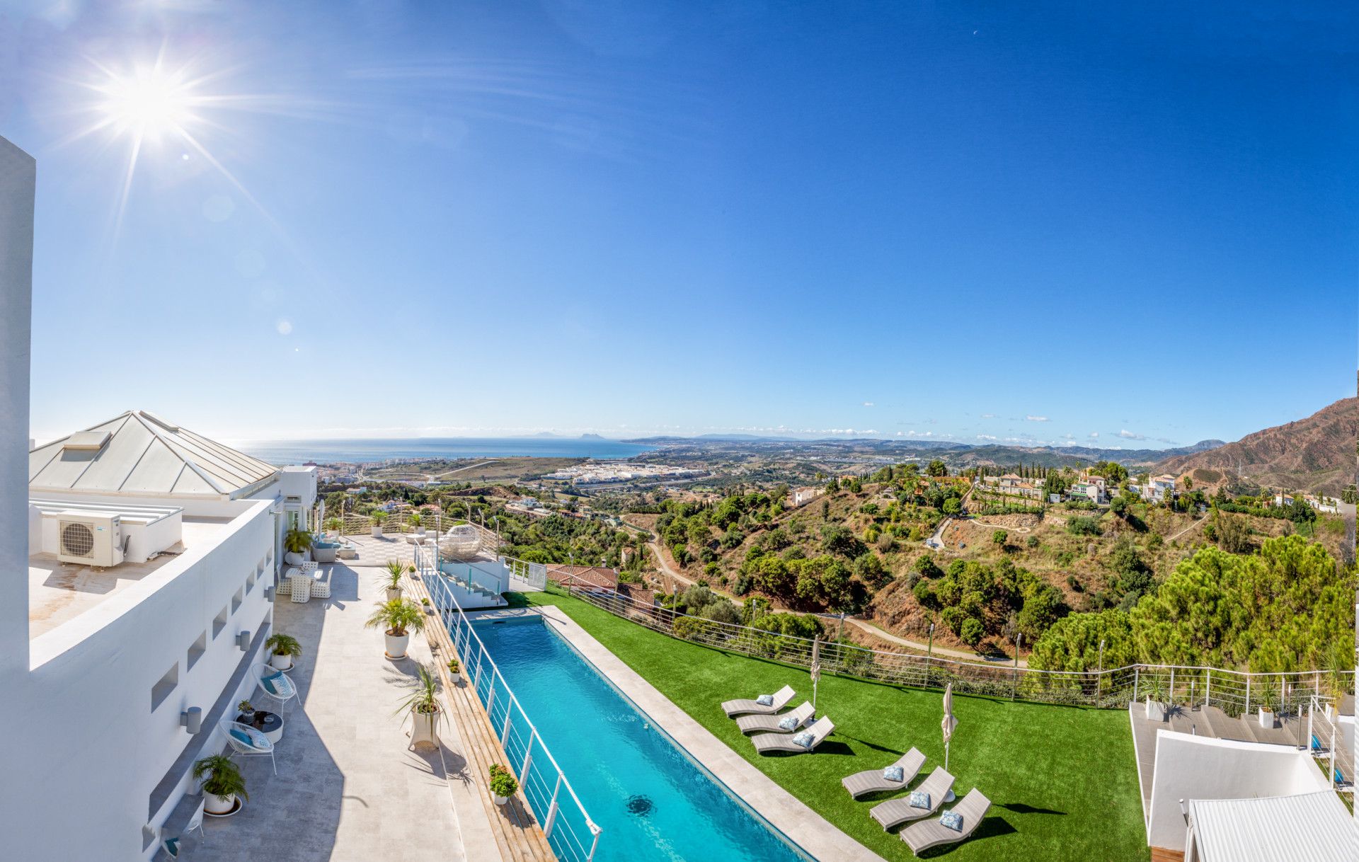 AUßERGEWÖHNLICHE, CHARME VILLA ZU VERKAUFEN IN ESTEPONA