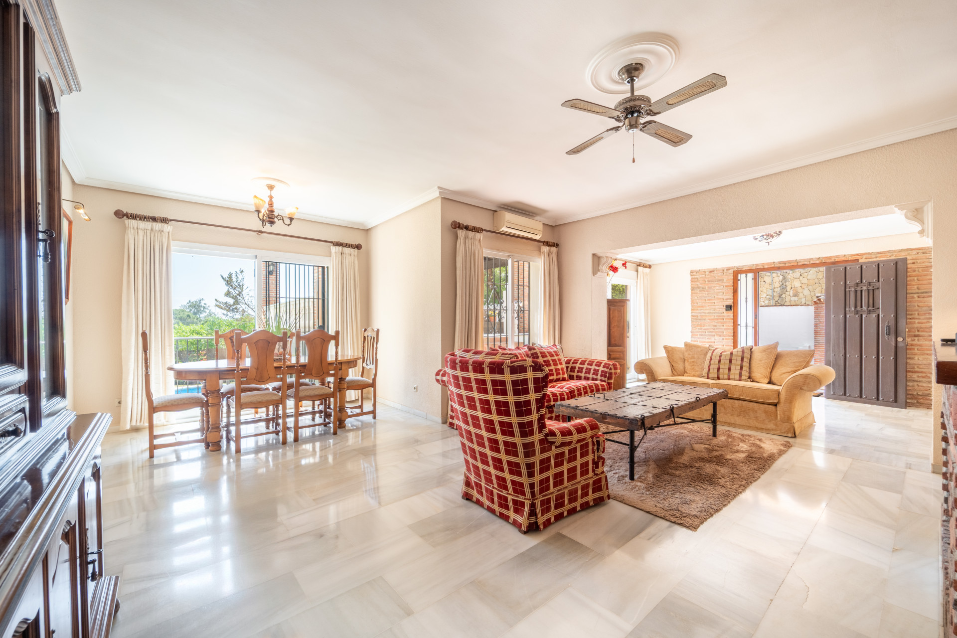 CHARMANTE VIER-SCHLAFZIMMER-VILLA MIT GROSSZÜGIGEM AUSSENBEREICH IN MARBELLA