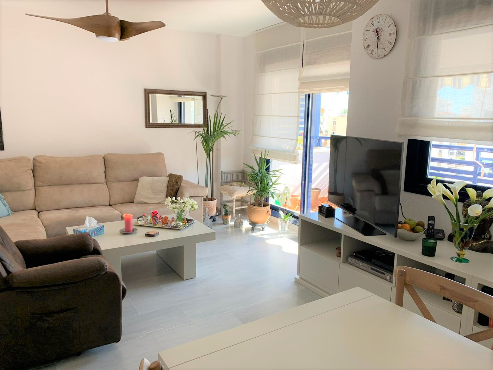 Bright penthouse with spectacular solarium and panoramic views in the Port of Estepona! — photo 5