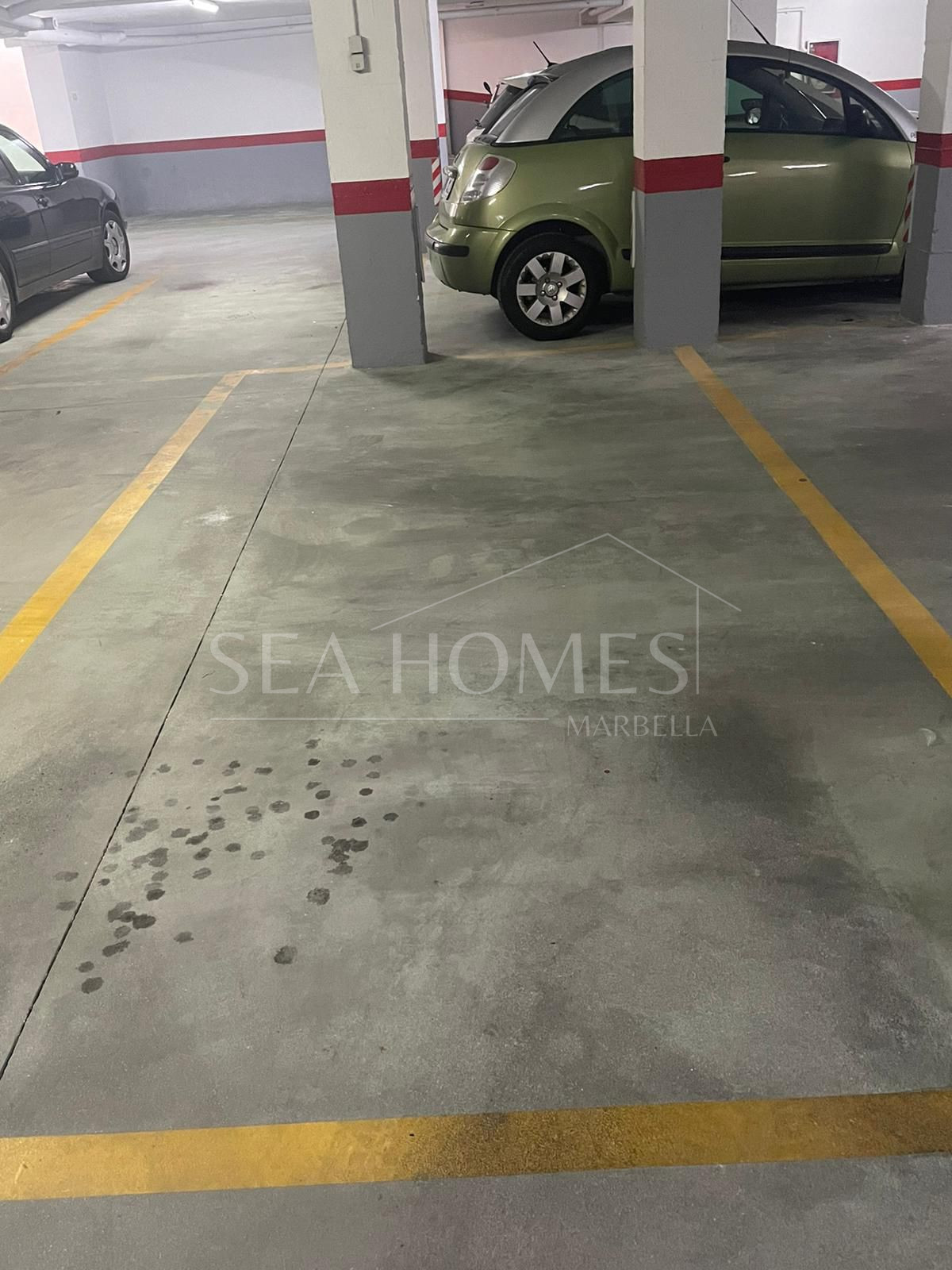 Private garage for sale on the Paseo Marítimo of Estepona!