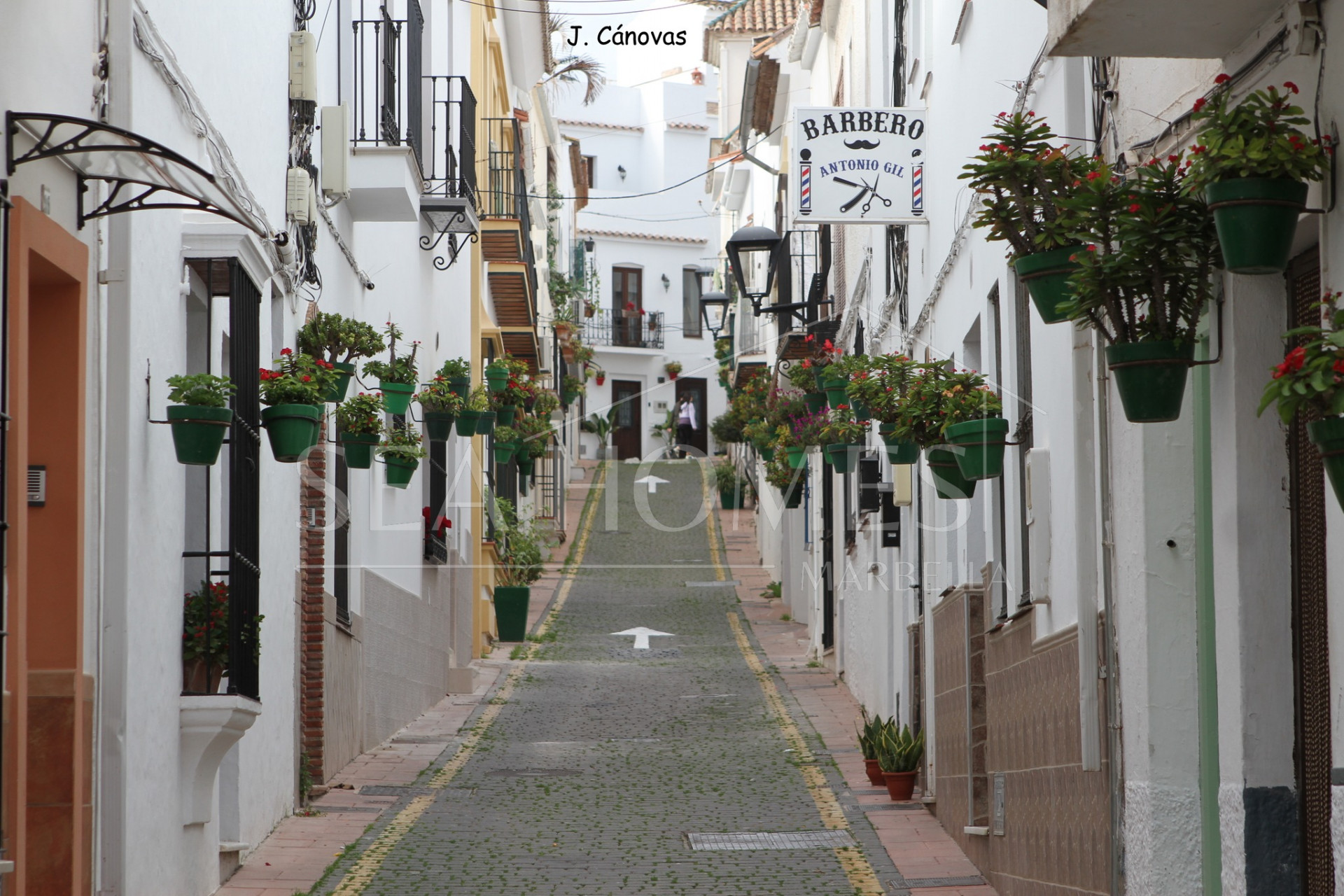 Private garage for sale on the Paseo Marítimo of Estepona!