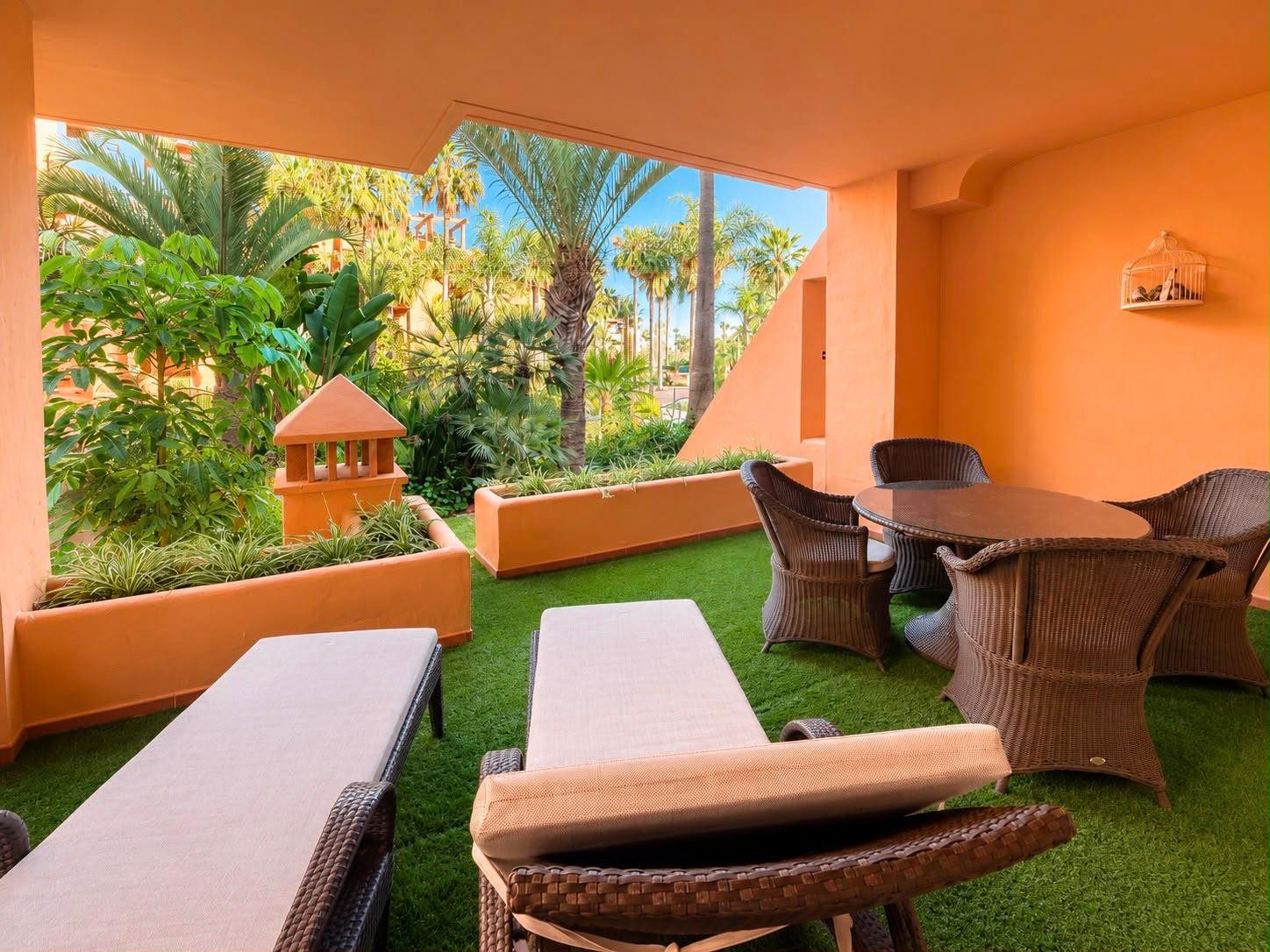 Beautiful Renovated Ground Floor Apartment for Long-Term Rental in Bahía de Alcántara, Marbella