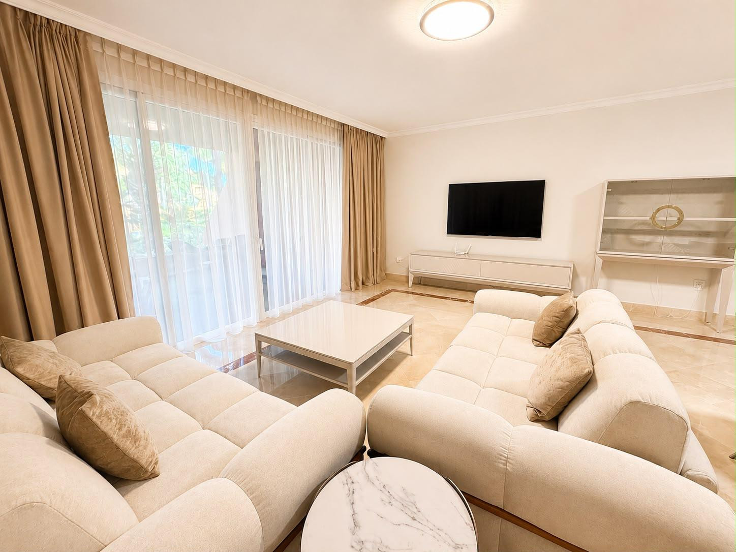 Beautiful Renovated Ground Floor Apartment for Long-Term Rental in Bahía de Alcántara, Marbella — photo 2
