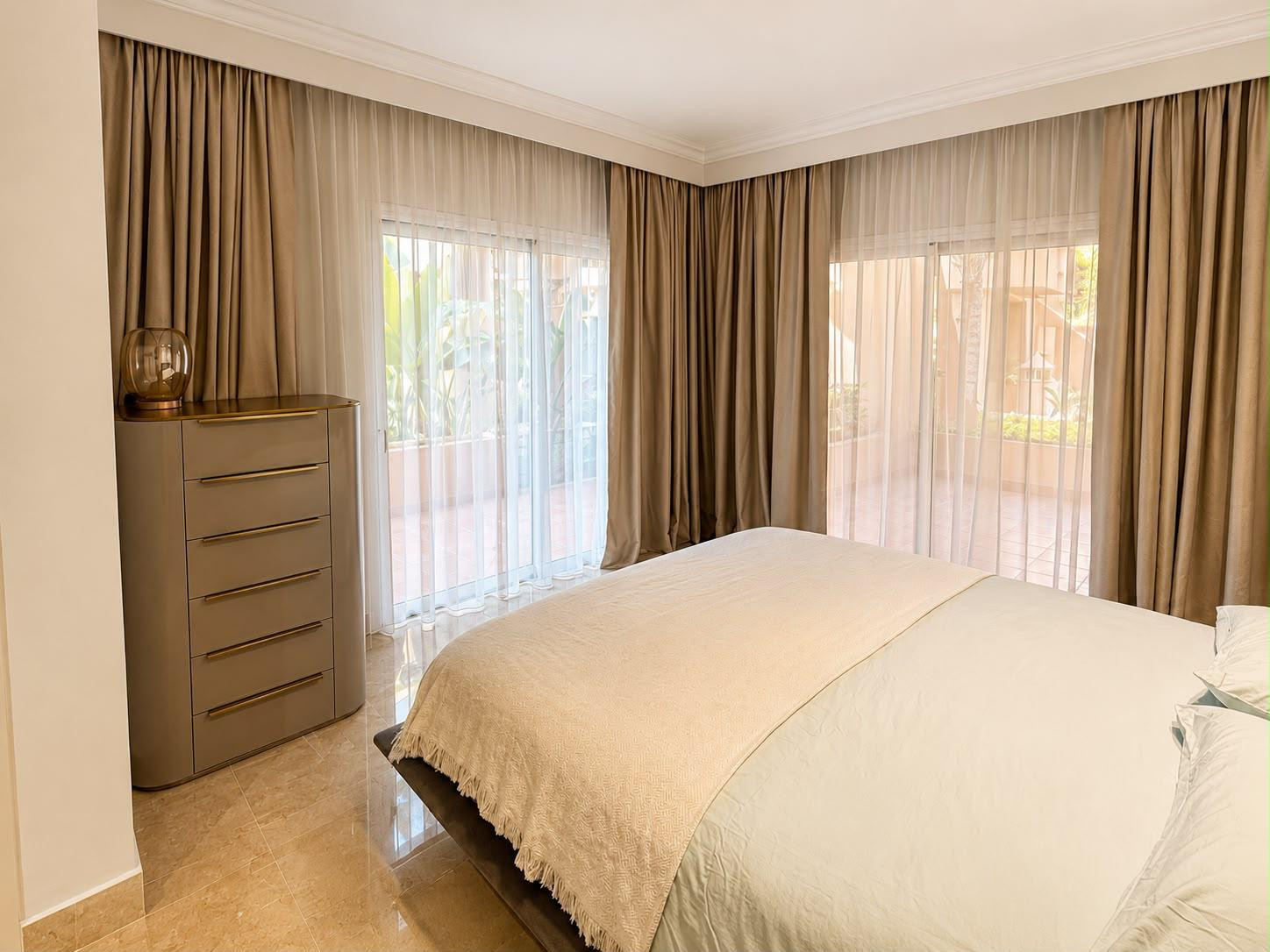 Beautiful Renovated Ground Floor Apartment for Long-Term Rental in Bahía de Alcántara, Marbella — photo 11