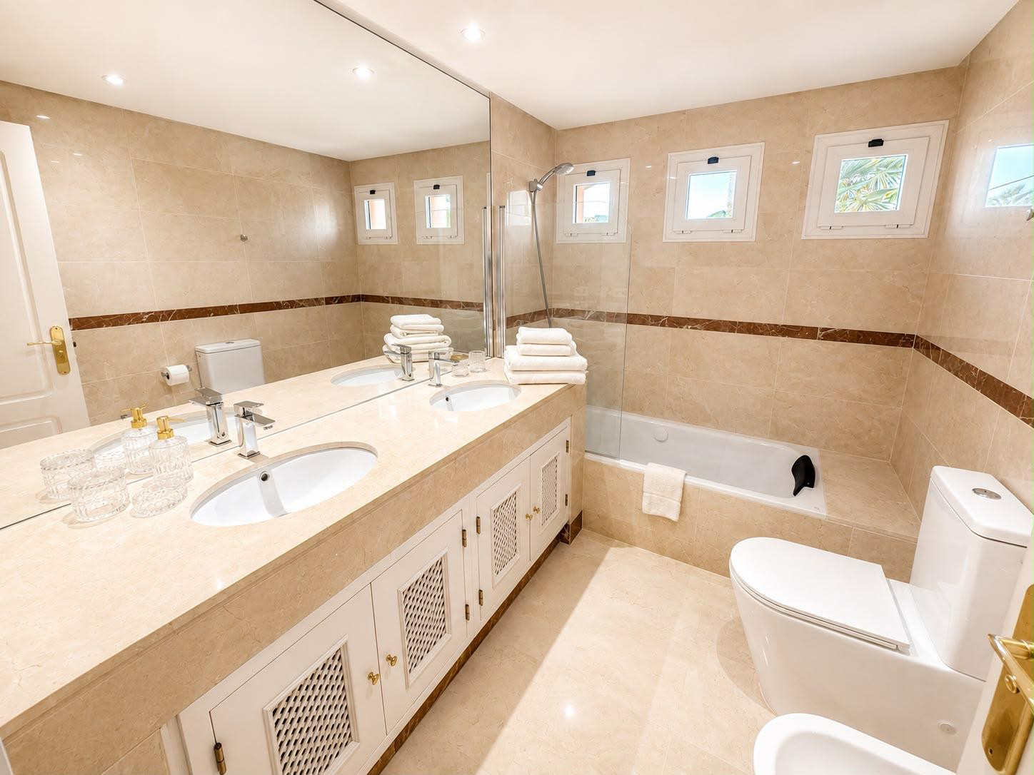 Beautiful Renovated Ground Floor Apartment for Long-Term Rental in Bahía de Alcántara, Marbella — photo 5