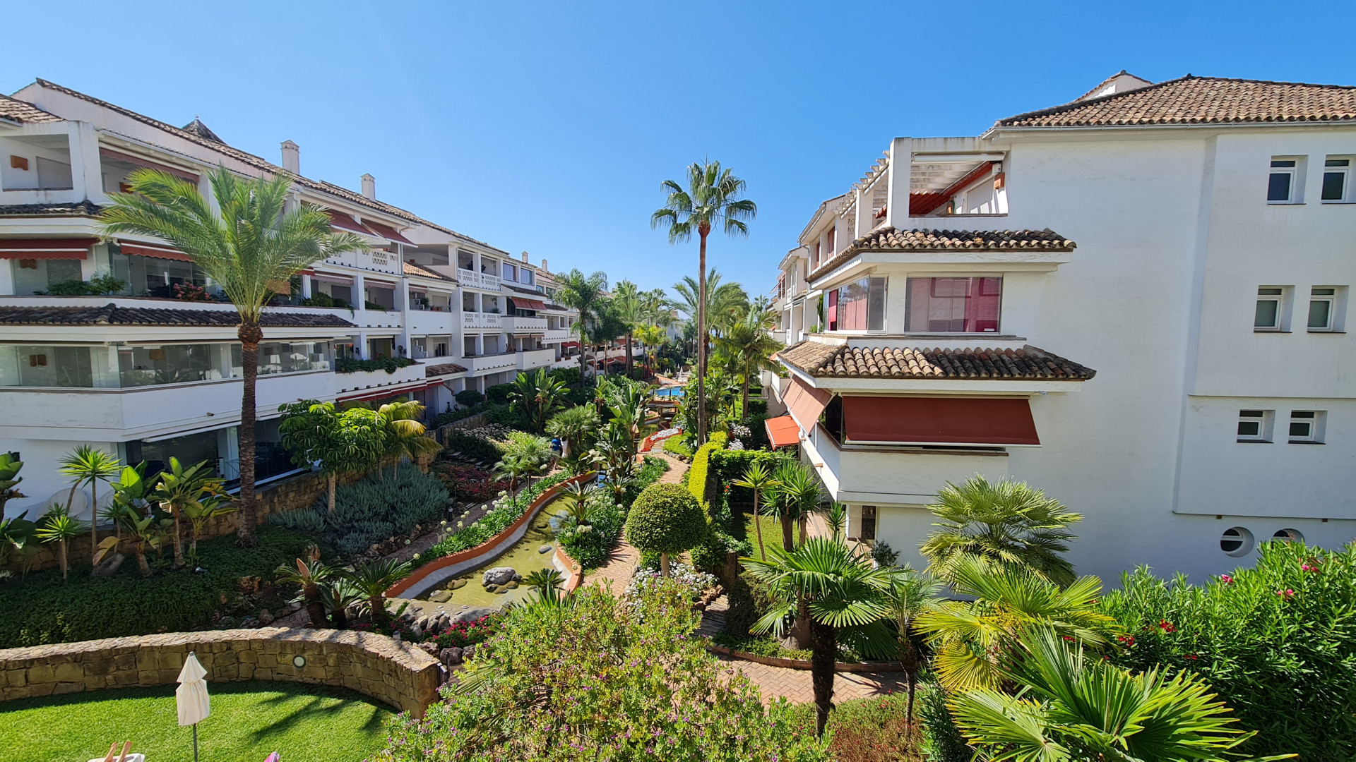 Attention! The only apartment for sale in Las Cañas Beach, beach side of Marbella's Golden Mile!