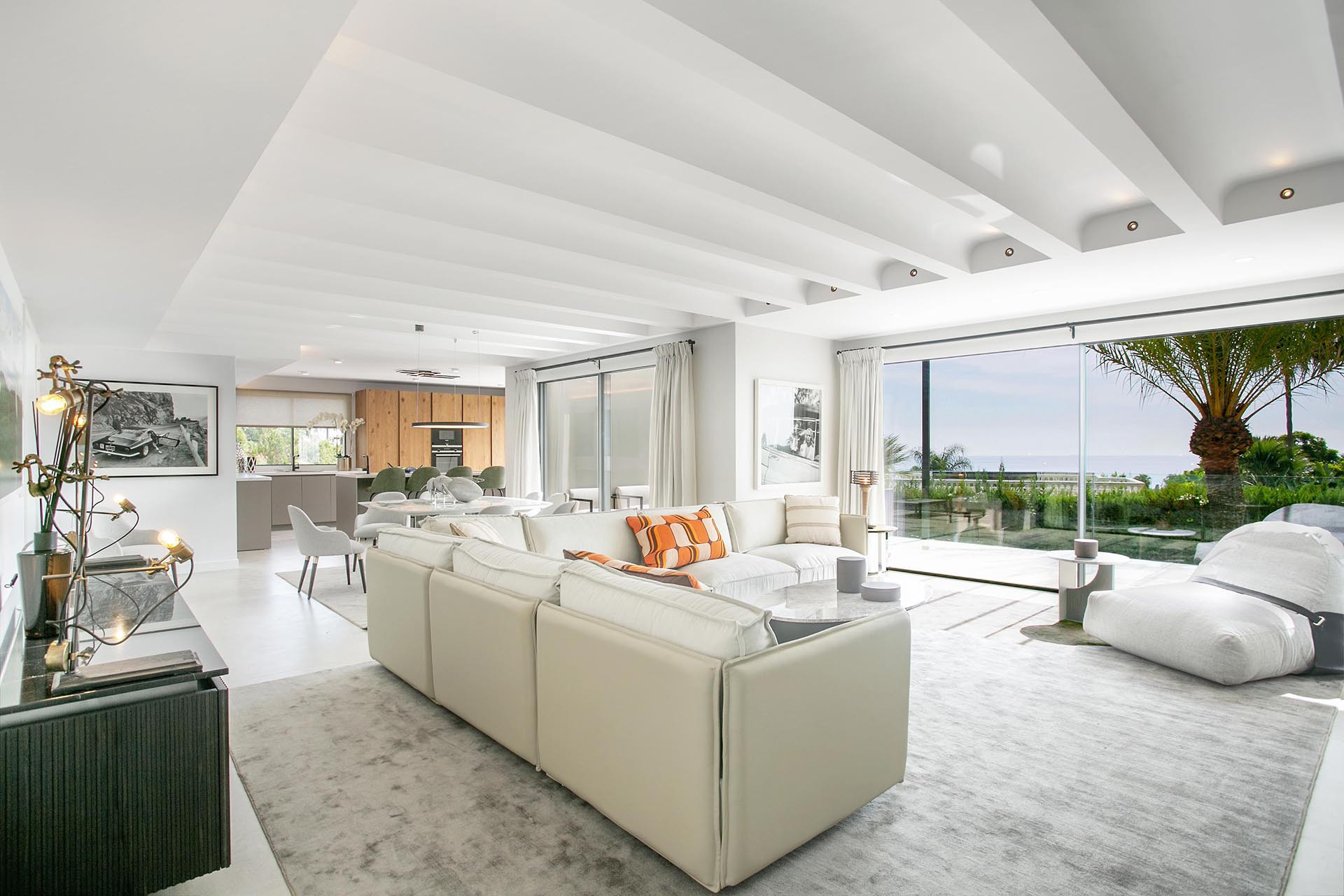Luxuriöse Villa mit fünf Schlafzimmern und Panoramablick auf das Meer in Rocio de Nagüeles, Marbellas Goldene Meile