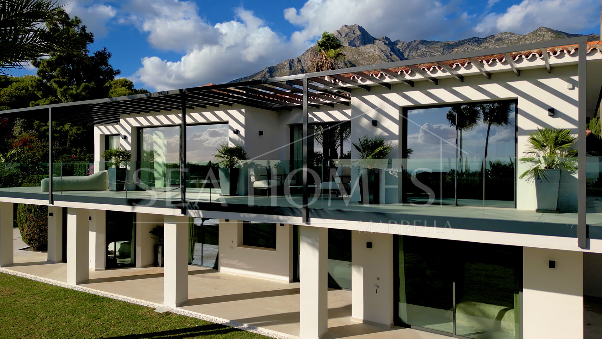 Luxury Five-Bedroom Villa with Panoramic Sea Views in Rocio de Nagüeles, Marbella Golden Mile