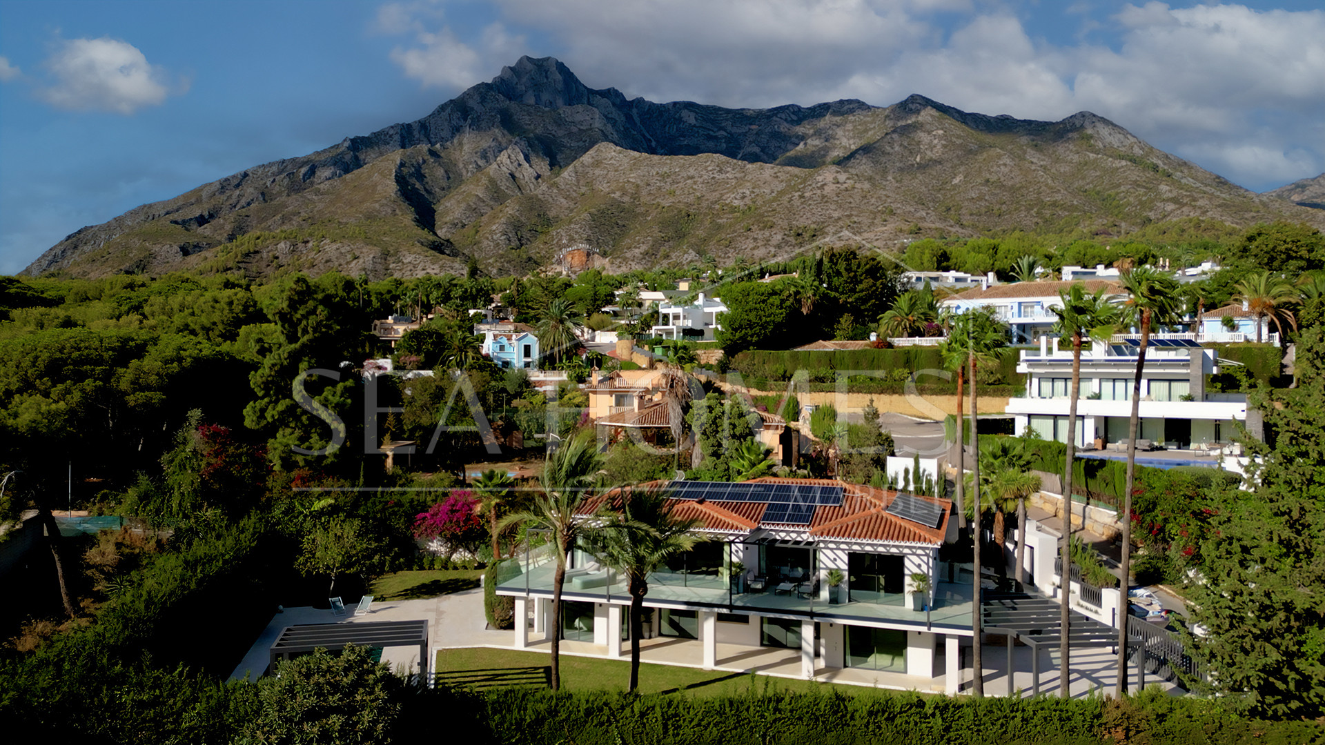 Luxury Five-Bedroom Villa with Panoramic Sea Views in Rocio de Nagüeles, Marbella Golden Mile