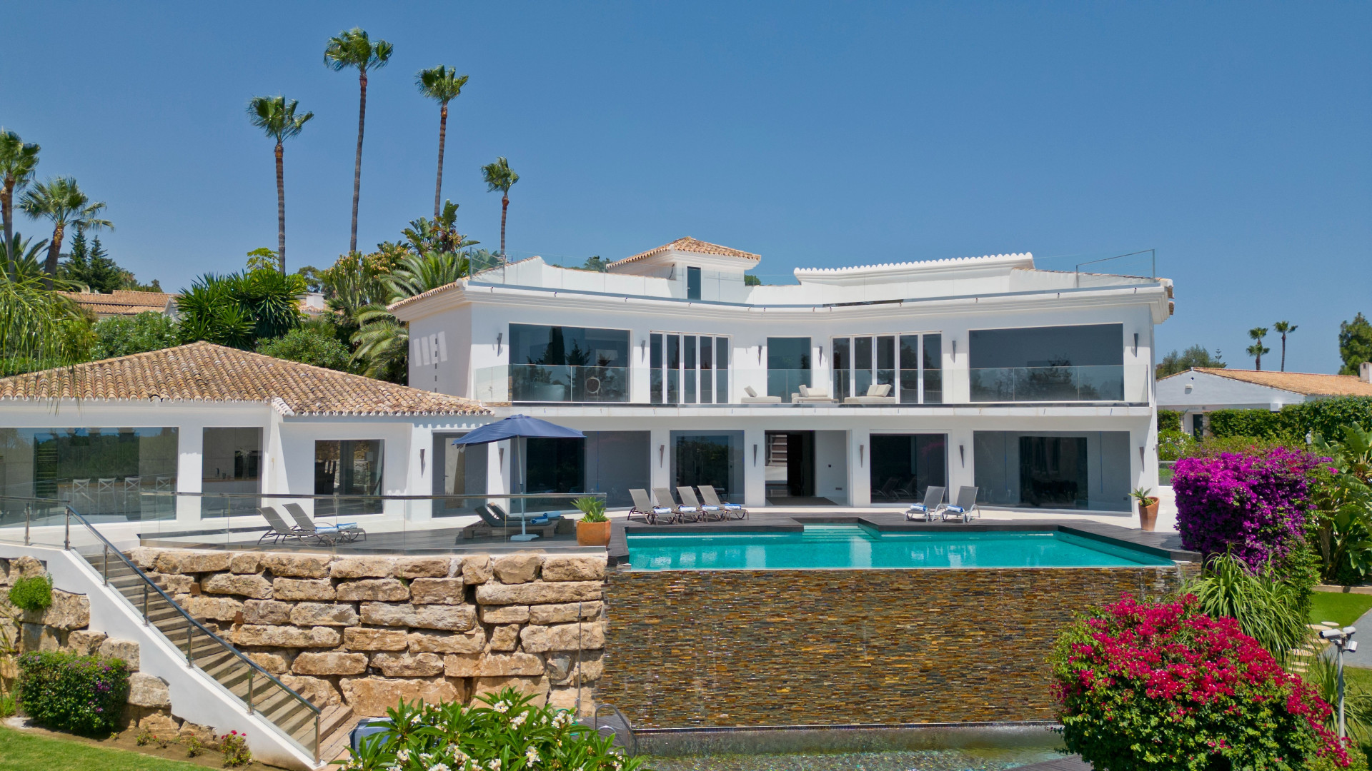 Exceptional Contemporary Villa with Panoramic Sea Views in Hacienda Las Chapas, Marbella East — photo 3