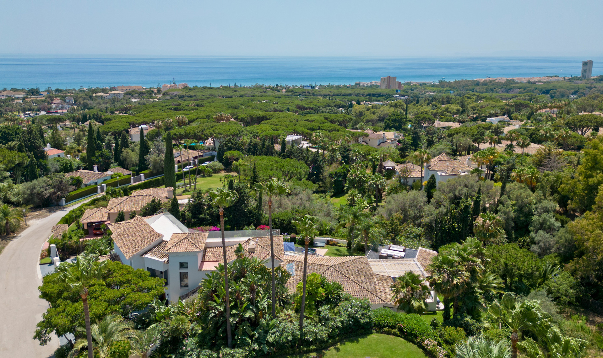 Exceptional Contemporary Villa with Panoramic Sea Views in Hacienda Las Chapas, Marbella East — photo 2