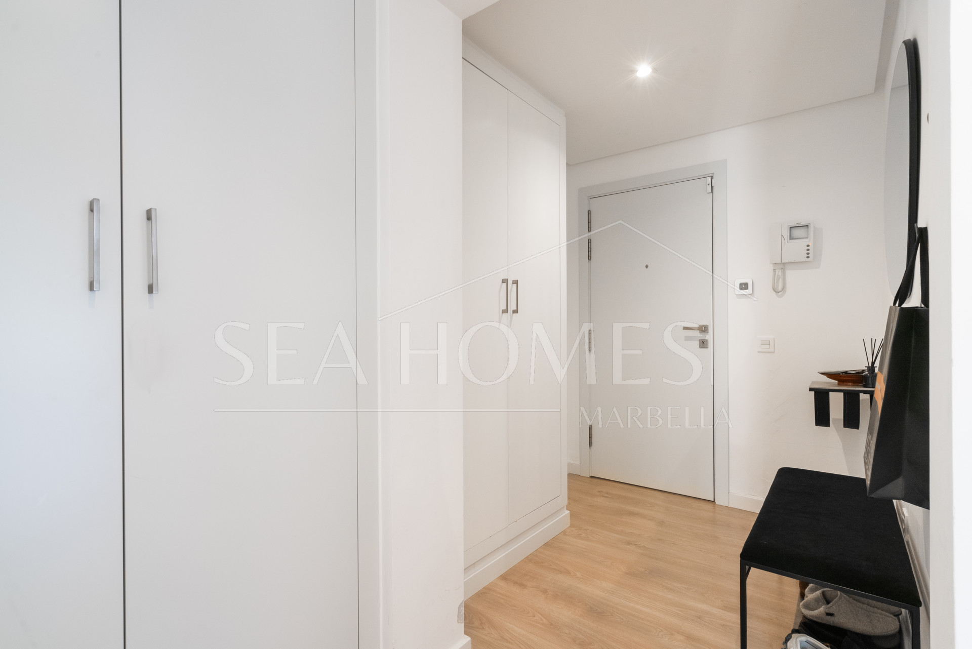 South-Facing Apartment with Panoramic Sea Views in La Quinta, Benahavís