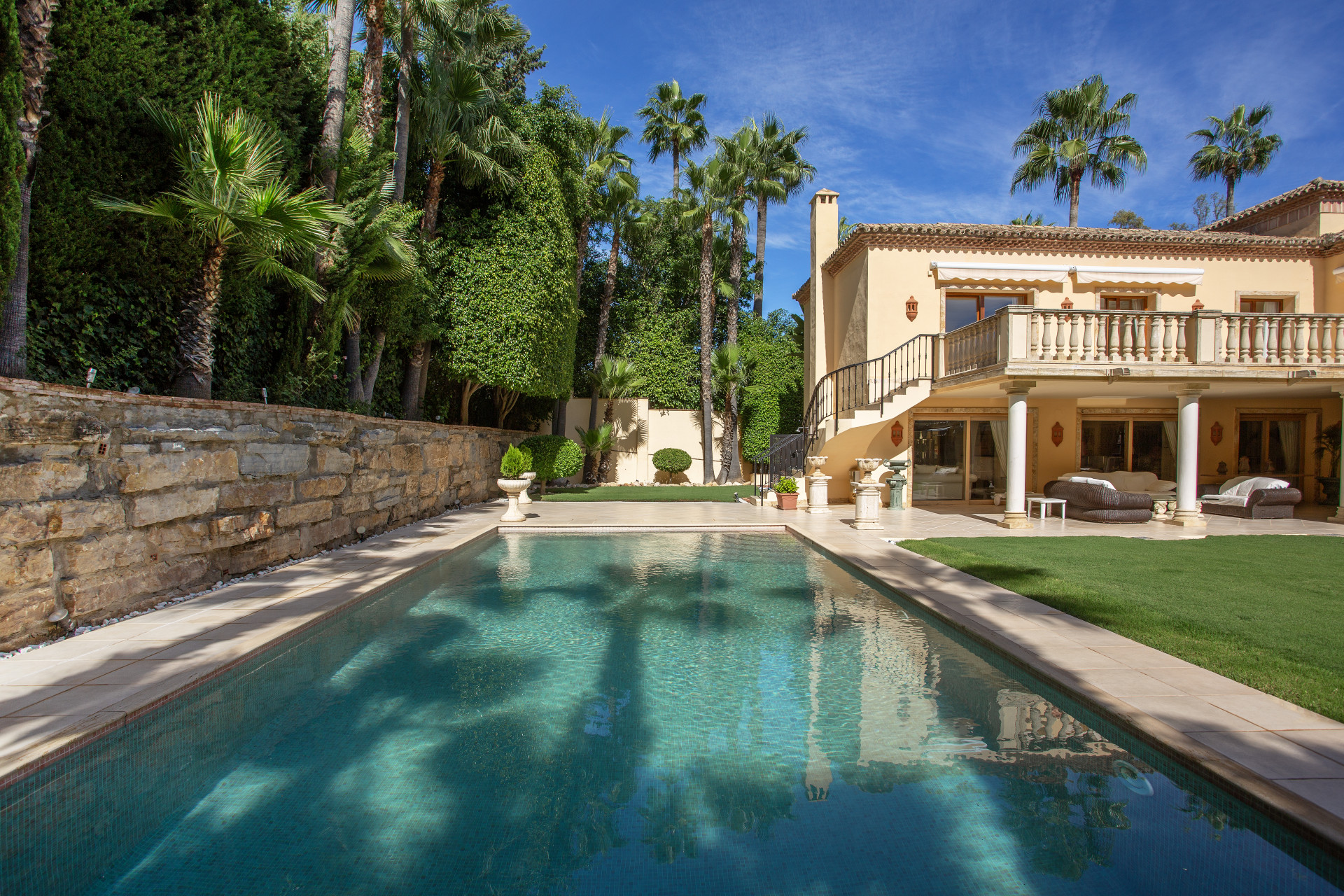 Villa zum Verkauf in Nueva Andalucia, Costa del Sol