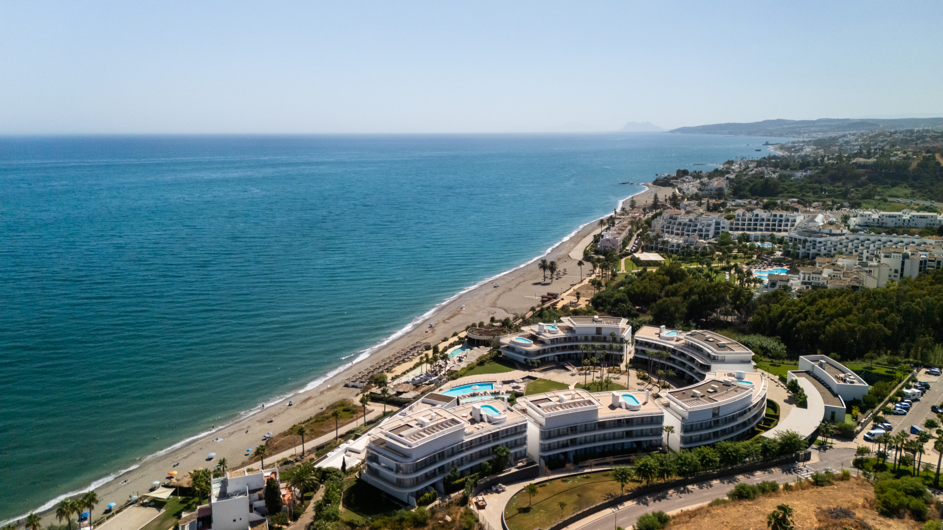 ESPECTACULAR APARTAMENTO EN PRIMERA LINEA DE PLAYA EN THE EDGE ESTEPONA